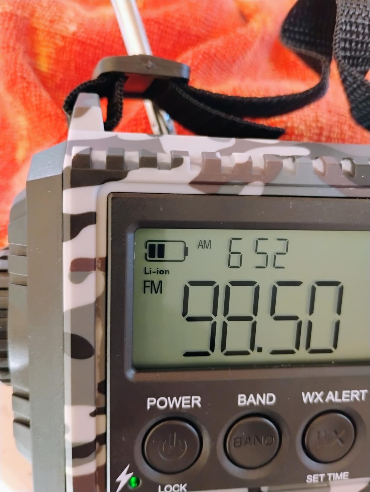 Emergency Radio, 12000mAh/44400mWh Battery Operated Weather Radio, Solar Hand Crank Radio with AM/FM/SW/NOAA Alert, Cell Phone Charger, Type-C Charging, Flashlight and SOS Siren customer photo 2