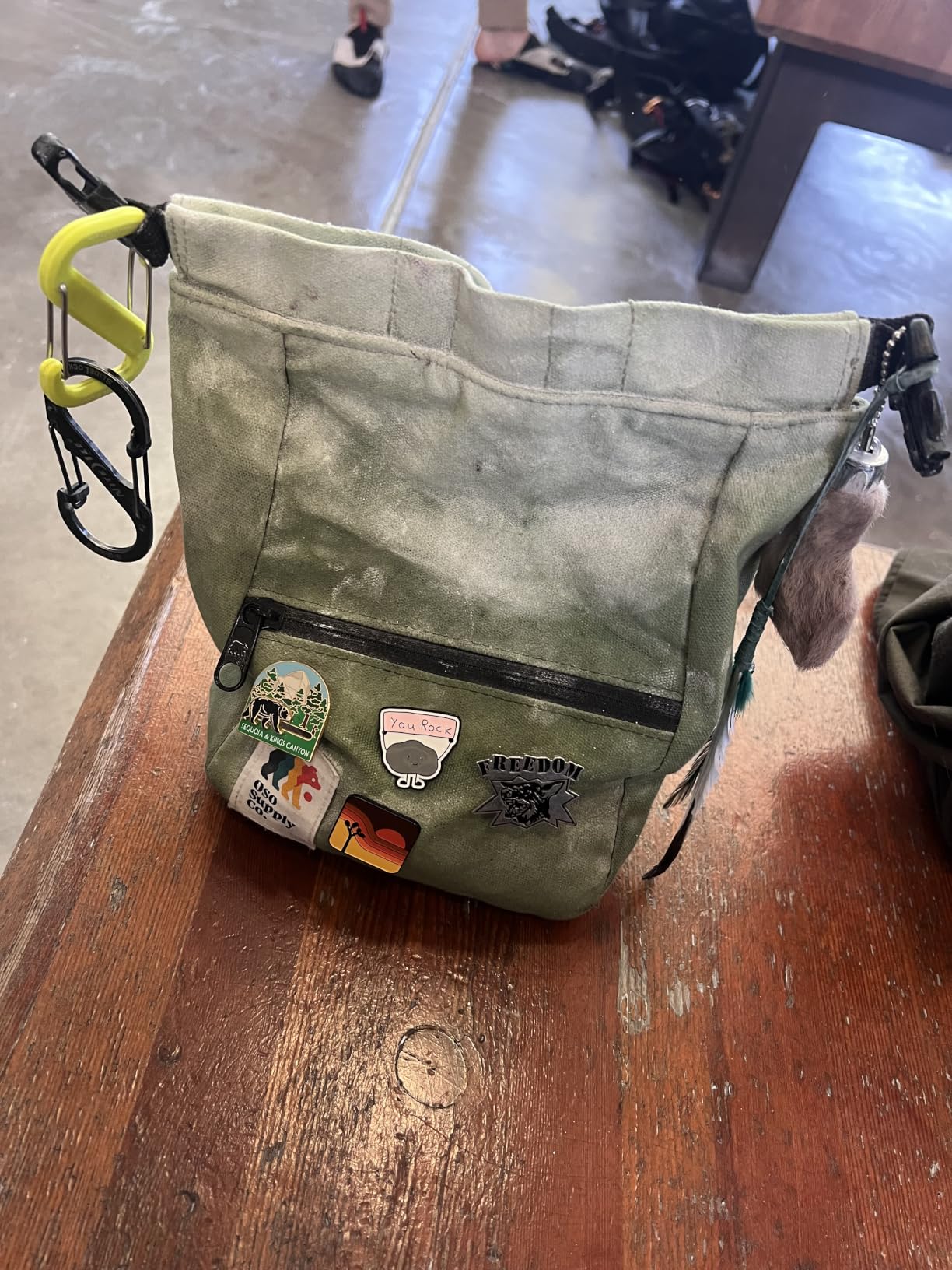Kulshan Bouldering Bucket, Large Size Chalk Bag for Rock Climbing, Chalk Pot with Magnetic Roll Down Closure, Brush Loop, Zippered Pockets customer photo 1