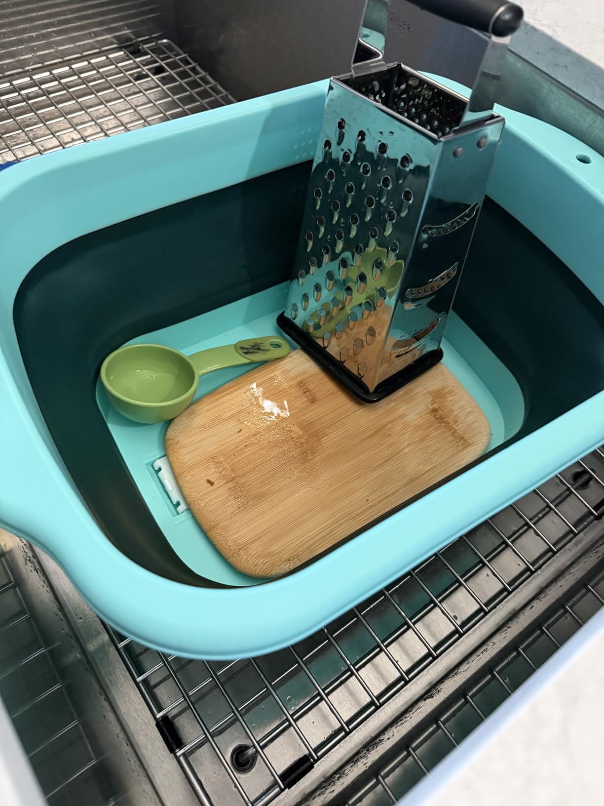 2.98 Gallon (11.28L) Collapsible Dish Basin with Drain Plug, Outdoor Multiuse Foldable Sink Tub, Dishpan, Wash Basin, Portable Kitchen Storage Tray for Camping, RV, Beverage Bucket (Yellow) customer photo 2