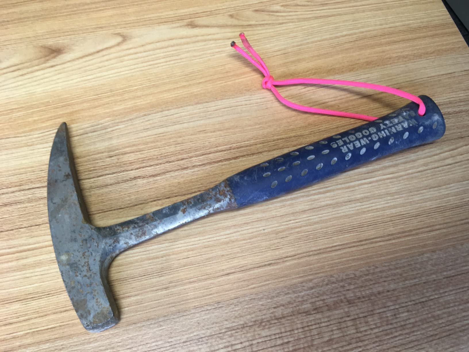 ESTWING 22 oz Rock Pick, Forged Steel Hammer, Shock Reduction Grip | Made in USA, Square Face & Pointed Tip customer photo 1
