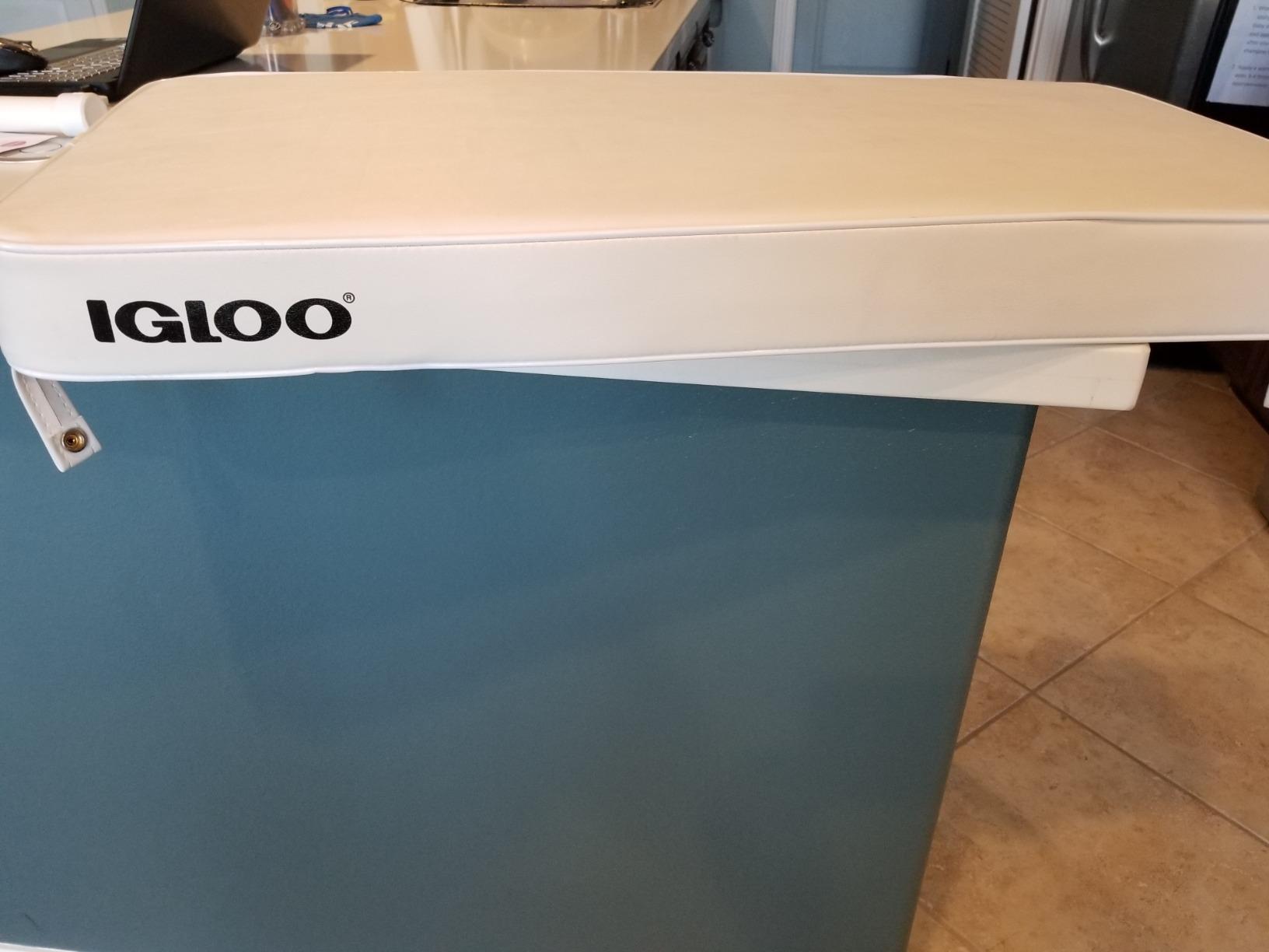 Igloo - 25427 94 Qt Marine Seat Cushion White customer photo 1