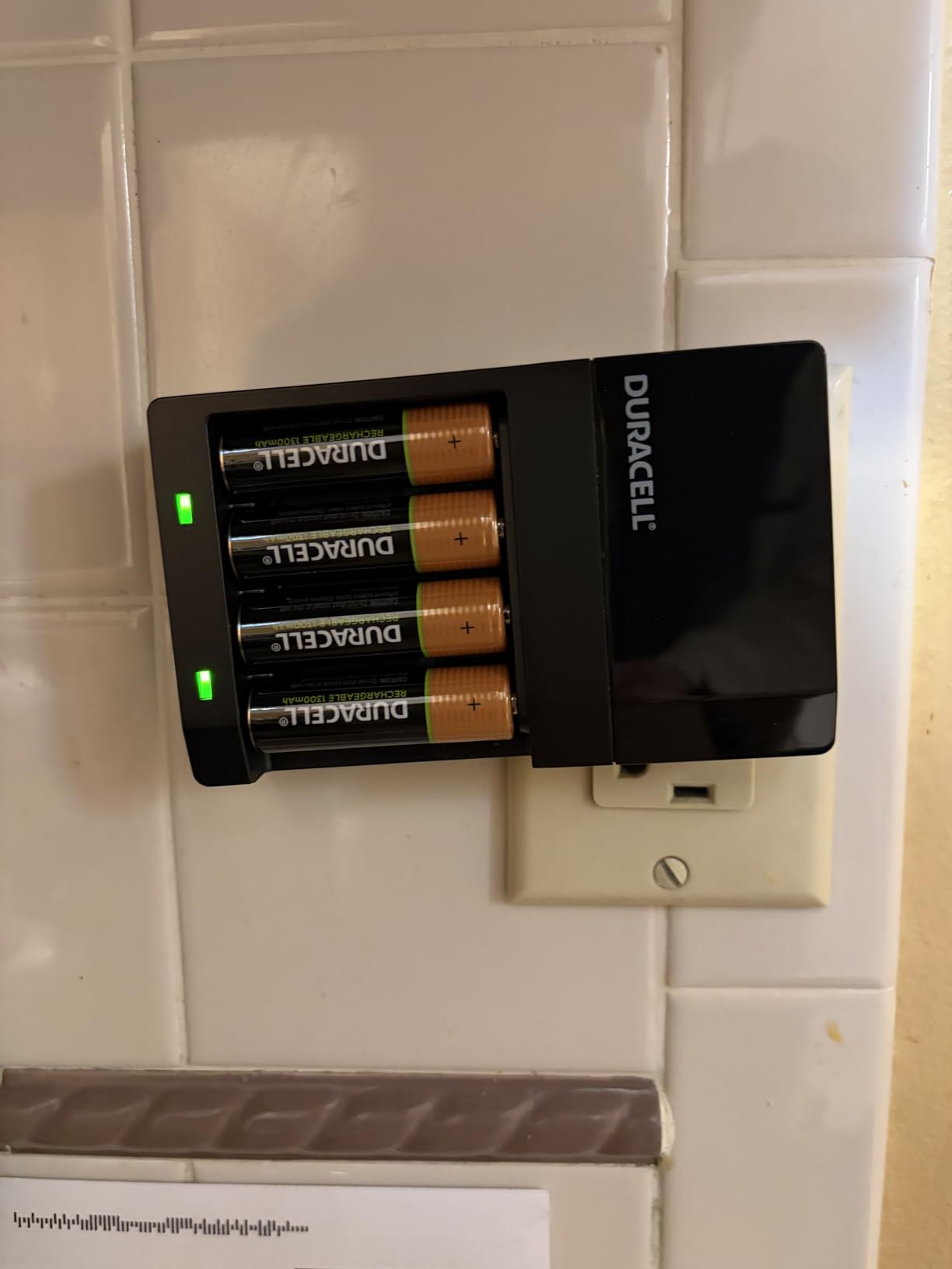 Duracell Ion Speed 1000 Battery Charger for AA and AAA Batteries, Includes 4 Pre-Charged AA Rechargeable Batteries, for Household and Business Devices customer photo 2