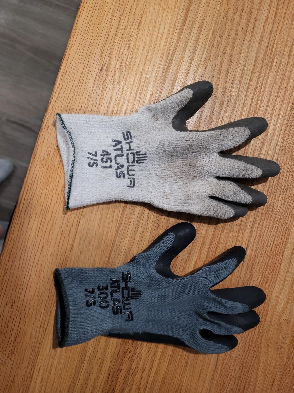 SHOWA Atlas 300 Original 1994 Crinkle Grip Work Gloves, for Construction, Landscaping, Gardening, & Masonry customer photo 1