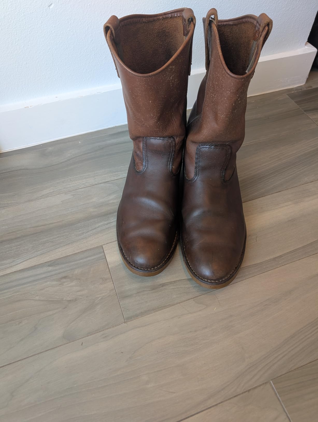 Huberd's Shoe Grease - Leather Conditioner & Waterproofer Since 1921 | 7.5 oz can. Beeswax & pine tar formula. Waterproofs, conditions & softens boots, shoes, saddles, bags, and leather gear. customer photo 1