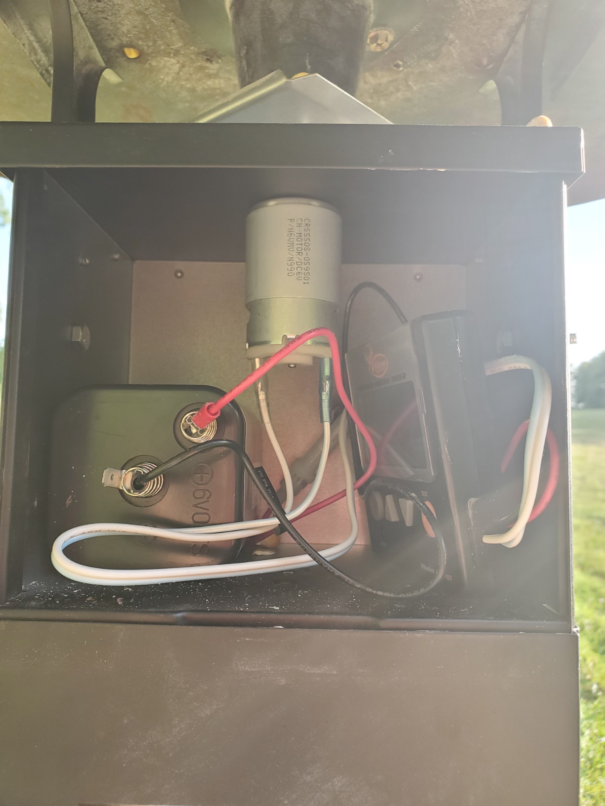 WILDGAME INNOVATIONS Trophy Hunter 6V Digital Feeder Kit, Weather-Resistant Durable Easy-to-Use Digital Power Control Unit customer photo 1