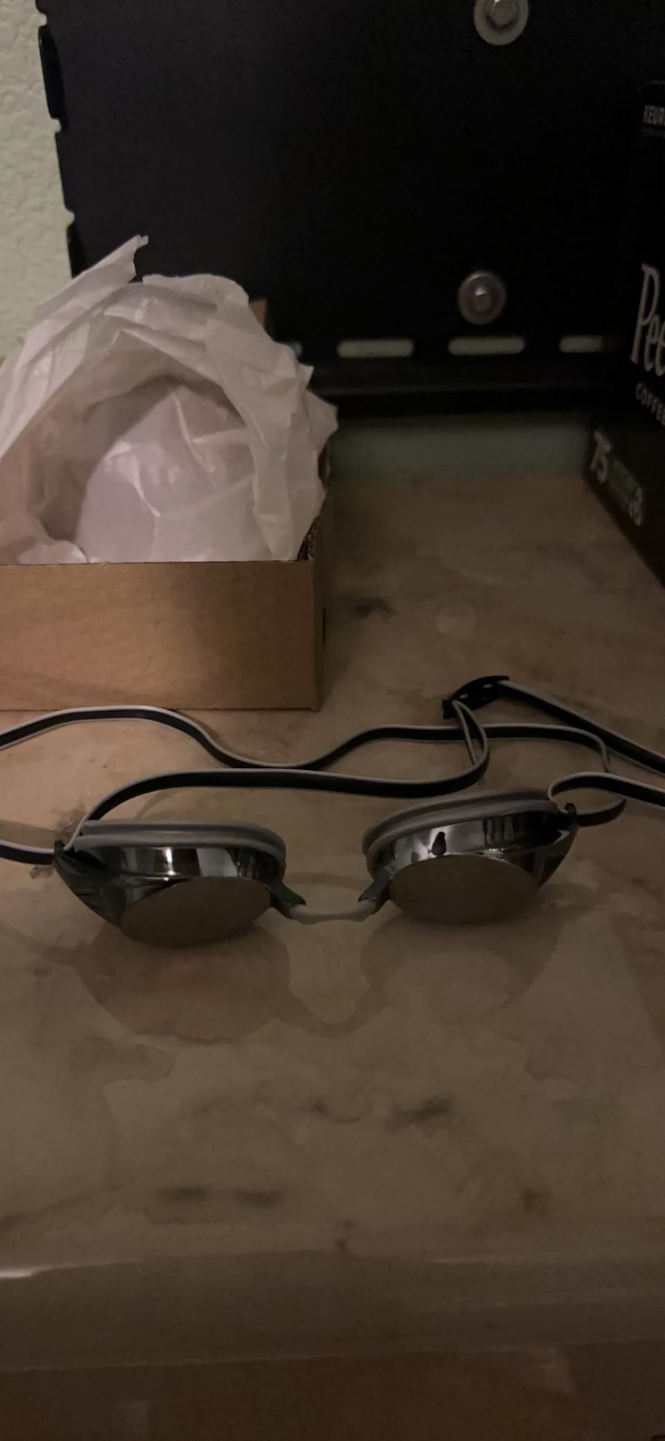 Speedo unisex-adult Swim Goggles Mirrored Vanquisher customer photo 1