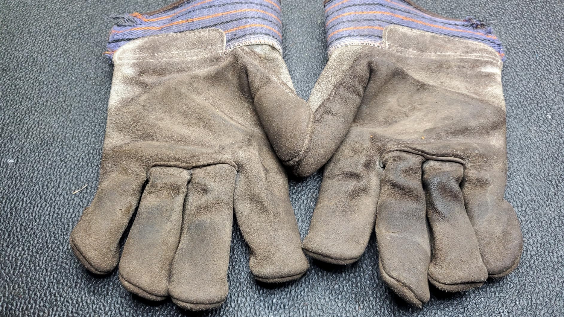 Wells Lamont Men's 2-Pack Cowhide Safety Cuff Leather Work Gloves, Split Cowhide Palm, Full Leather Coverage, Extended Safety Cuff customer photo 2