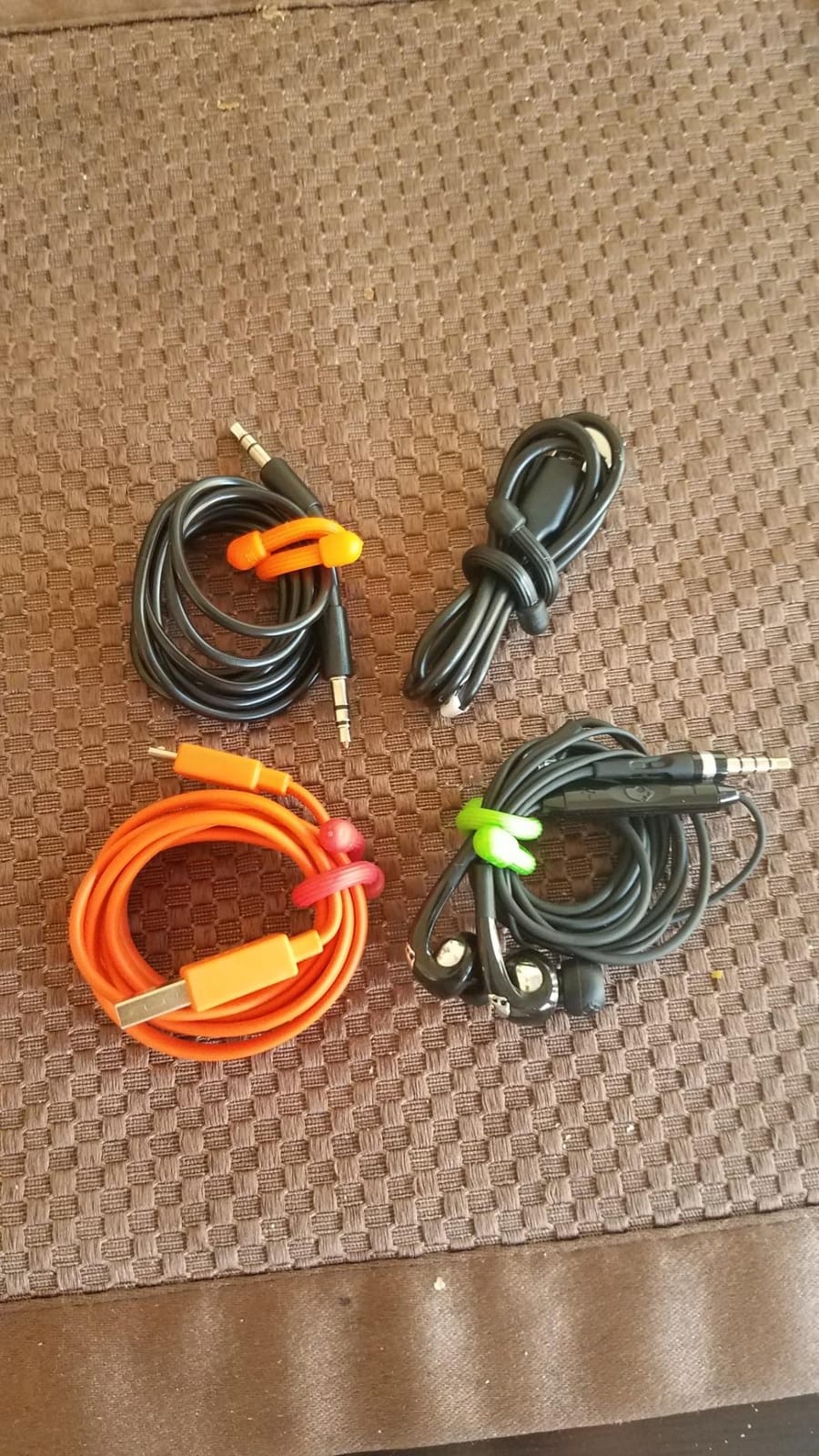 Nite Ize GT3-4PK-A1 Original Gear, Reusable Rubber Twist Tie, Made in The USA, 3-Inch, 3