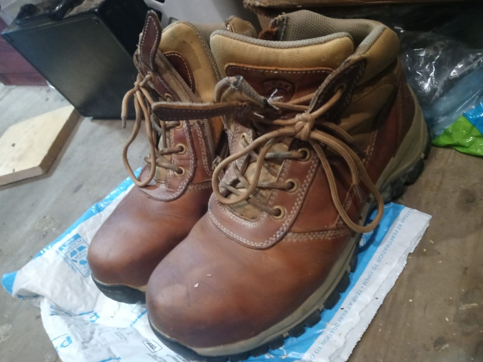 JobSite Grizzly Grease Waterproofing - Leather Protector - 3 oz customer photo 1