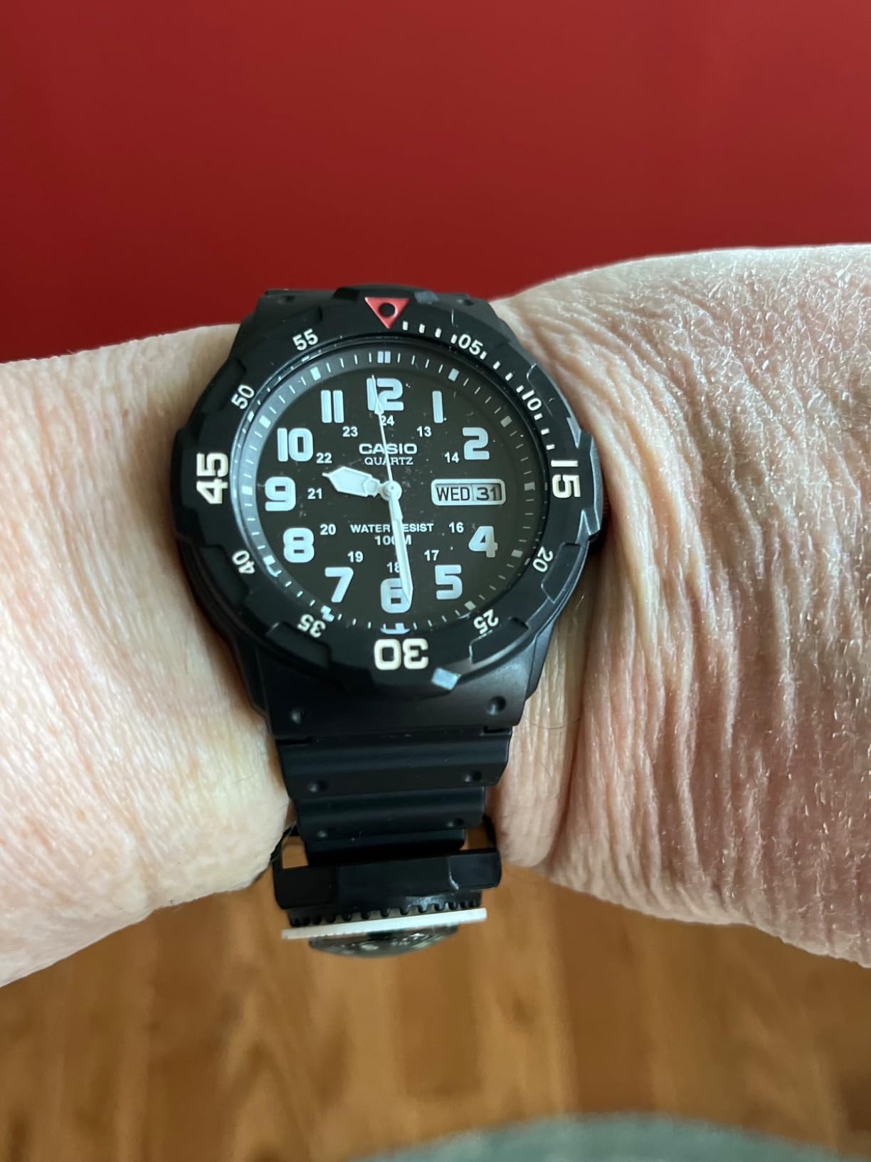 Casio MRW200H Series Unisex Analog Watch, 100M WR, Stainless Steel Case, Resin Band, Date Display customer photo 1