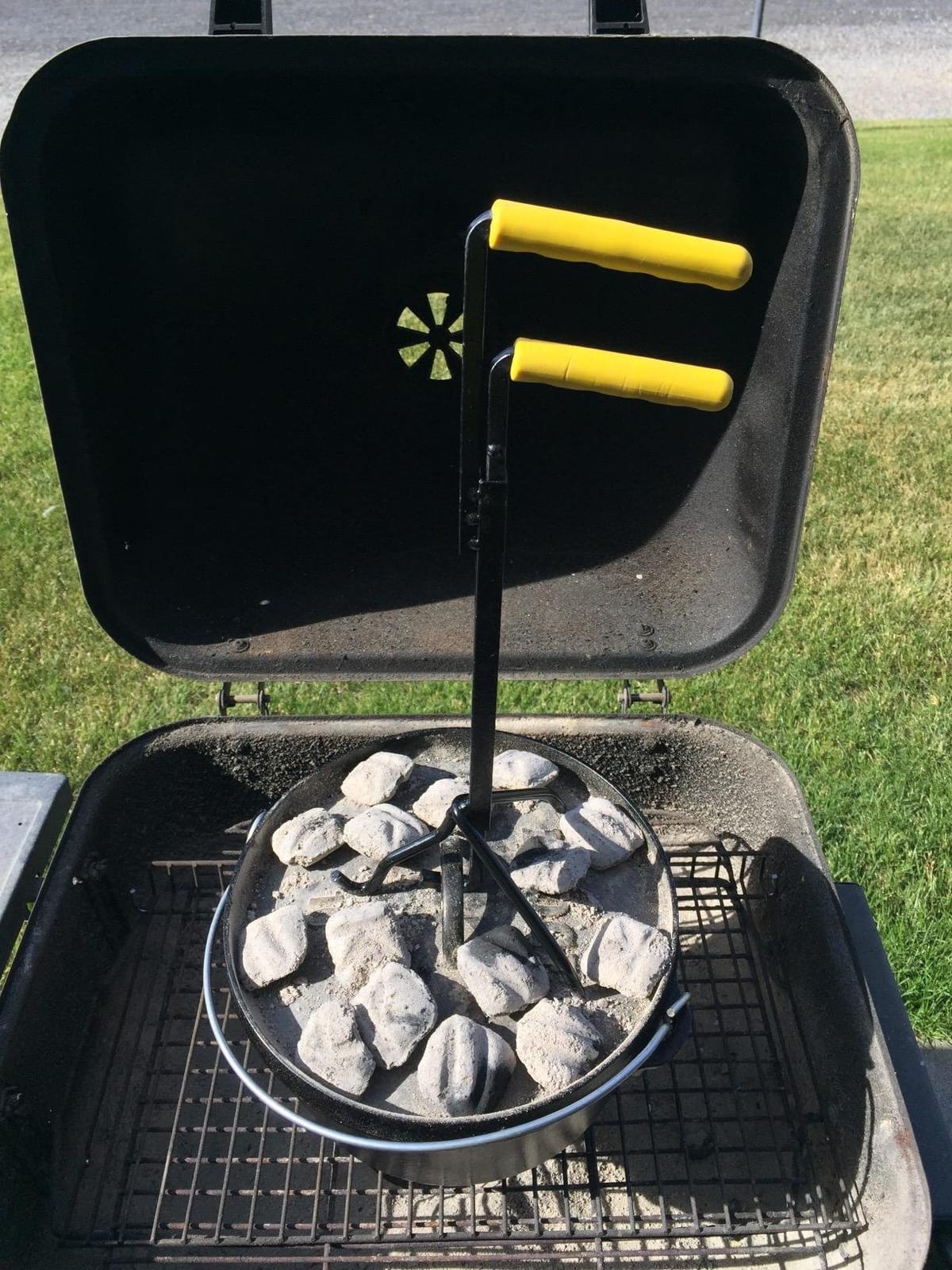 Lodge Deluxe Black Camp Dutch Oven Lid Lifter, 16 Inches customer photo 1
