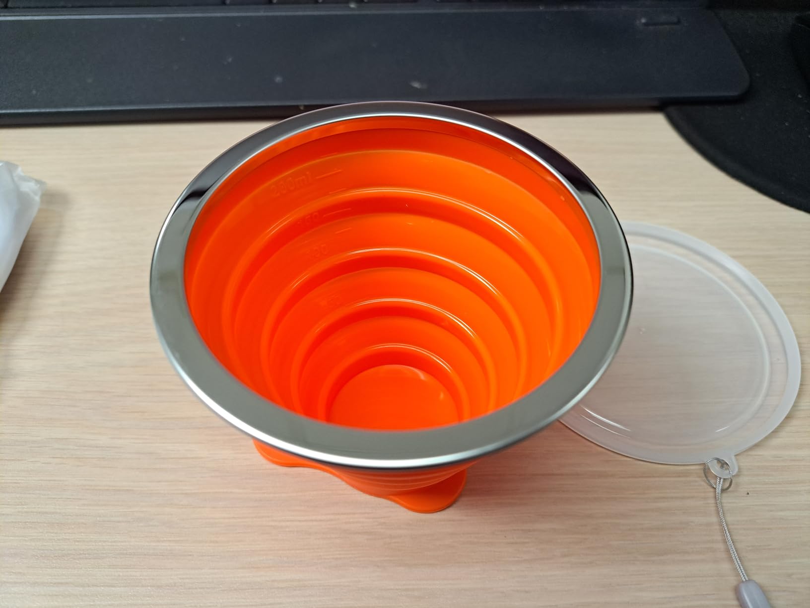 ME.FAN Silicone Collapsible Travel Cup - Silicone Folding Camping Cup with Lids - Expandable Drinking Cup Set - Portable, Graduated [9.22oz] customer photo 1