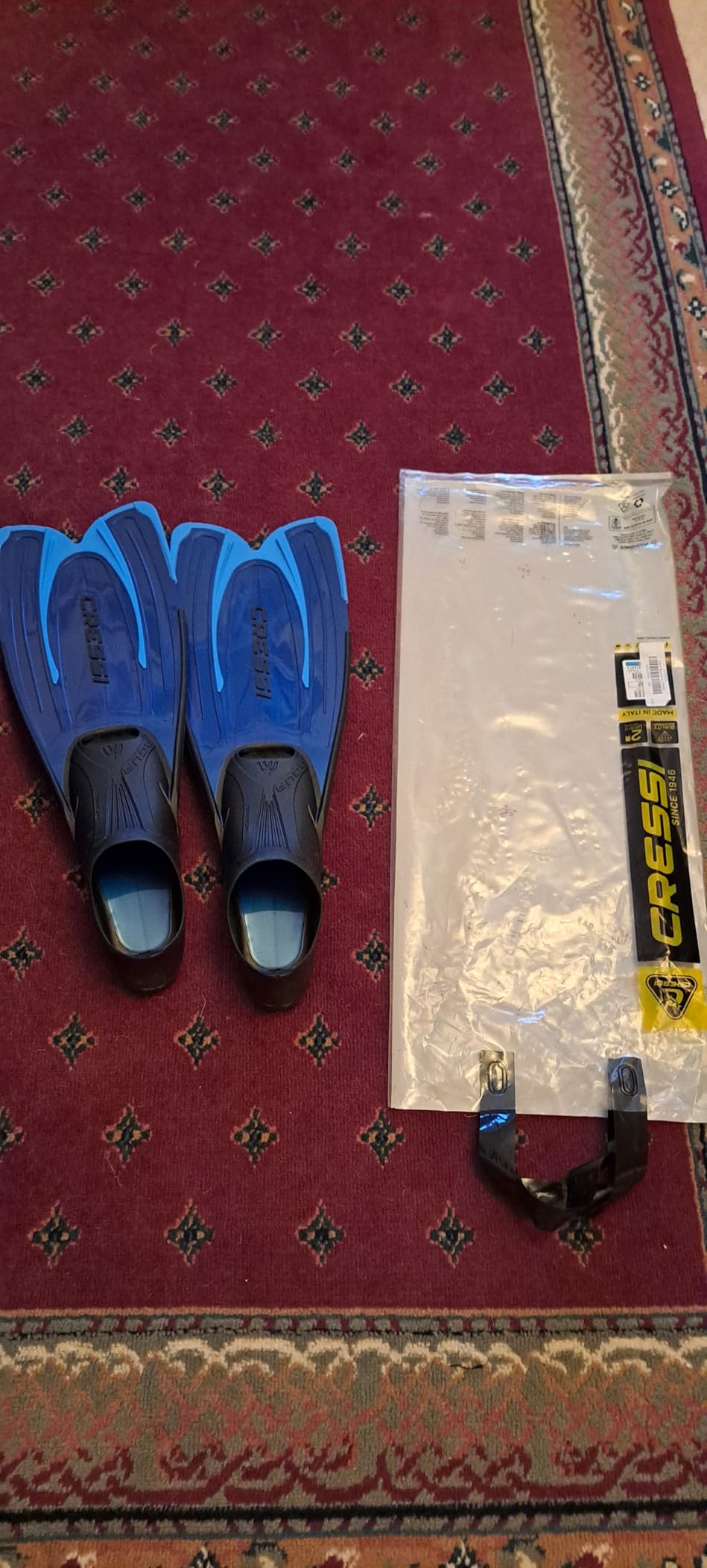 Cressi Adult Snorkeling Fins with Self-Adjustable Comfortable Full Foot Pocket - Perfect for Traveling - Agua: Made in Italy customer photo 1