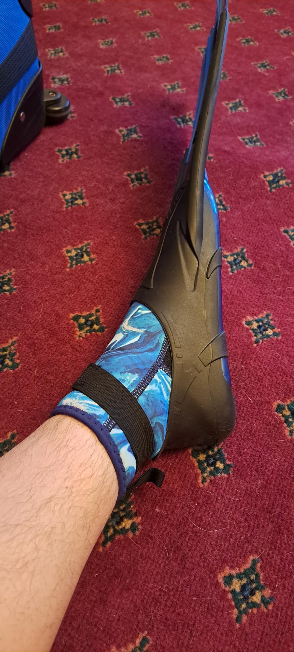 Cressi Adult Snorkeling Fins with Self-Adjustable Comfortable Full Foot Pocket - Perfect for Traveling - Agua: Made in Italy customer photo 2