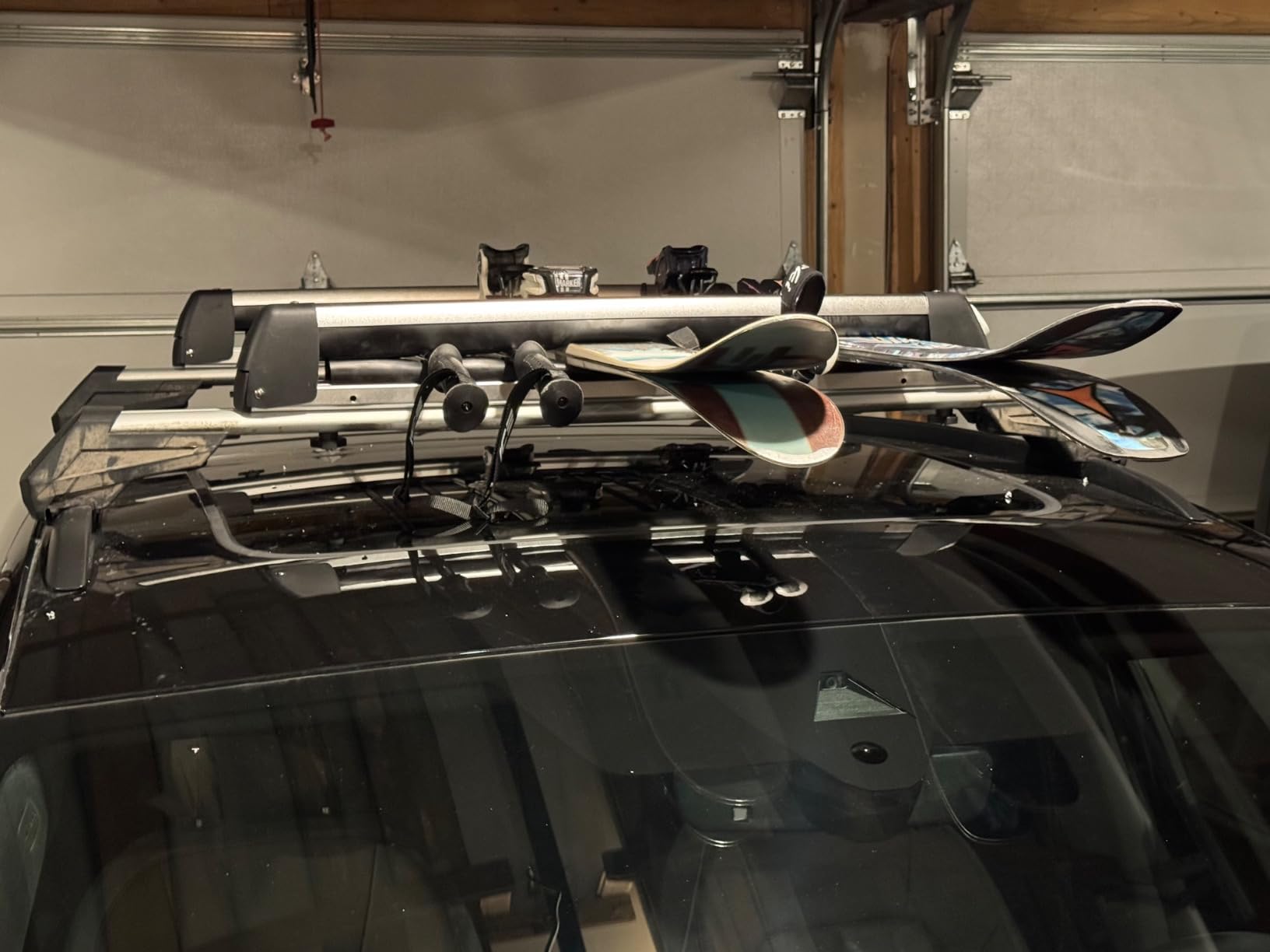 AA Products Inc. 33'' Aluminum Universal Ski Roof Rack Fits 6 Pairs Skis or 4 Snowboards, Ski Roof Carrier Fit Most Vehicles Equipped Cross Bars customer photo 1