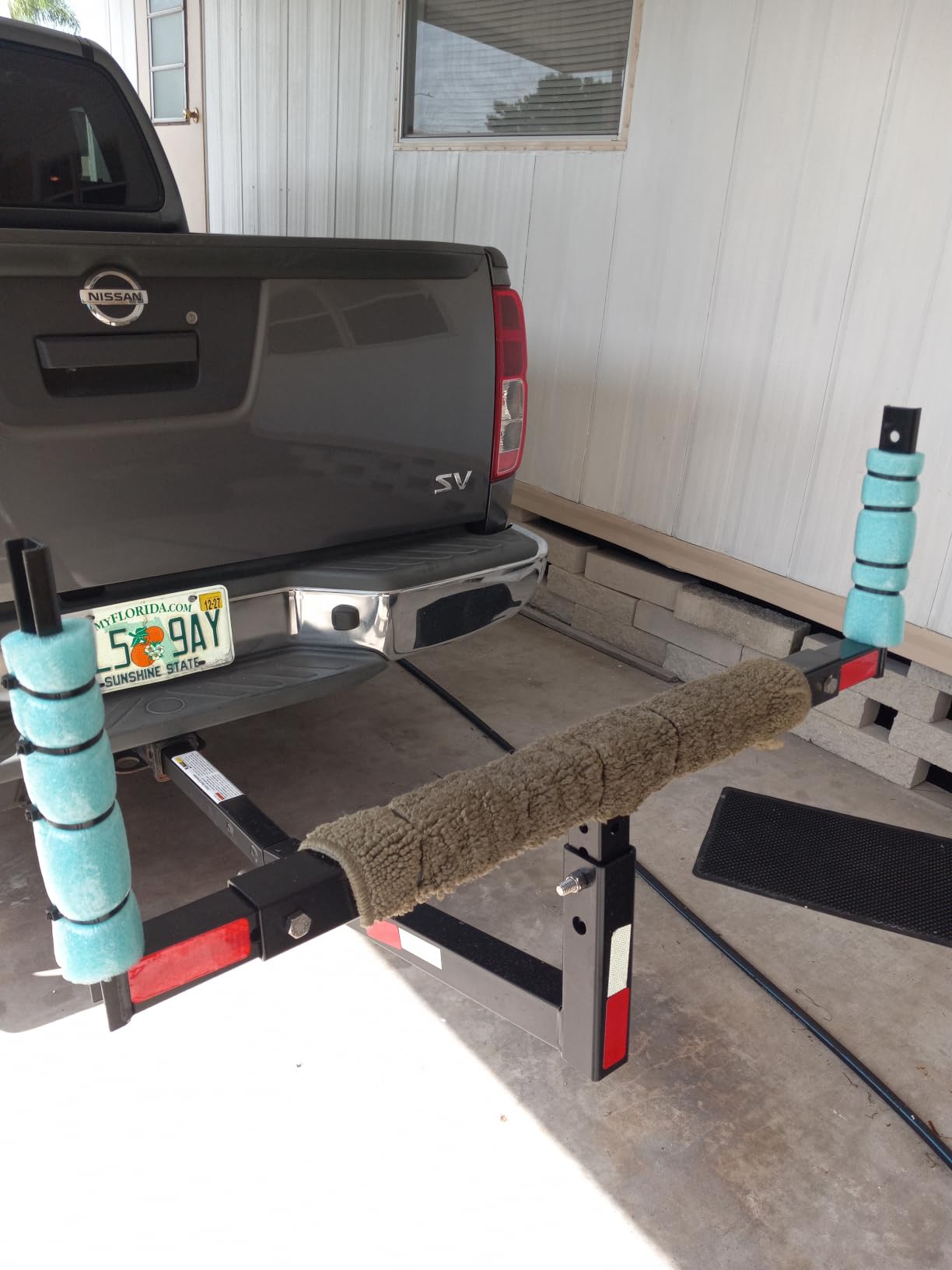 MaxxHaul 70229 Pick-Up Truck Bed Extender - 350 lb Capacity For Ladder, Rack, Canoe, Kayak, Long Pipes and Lumber, Black, 53.2 x 17.2 x 2.5 inches customer photo 1