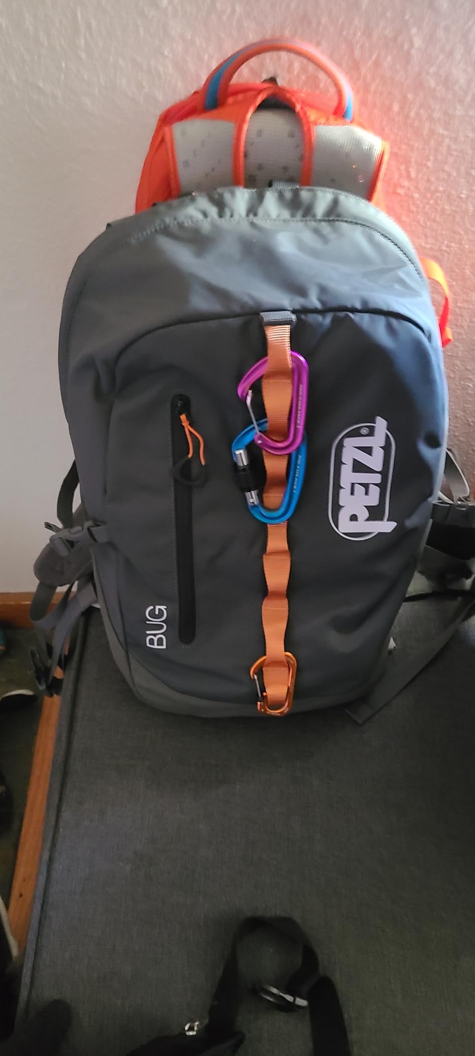Petzl, Bug Backpack Gray, Backpack for single-day multi-pitch climbing customer photo 2