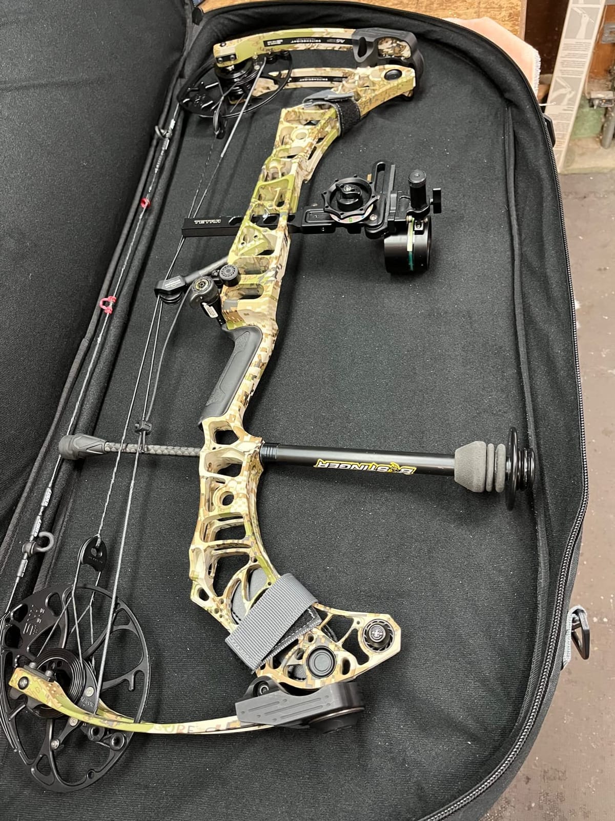 LEGEND Apollo Soft Bow Case - Compound Bow Case with Multiple Storage & Foam Padding, Lightweight Bow and Arrow Case for Archery Accessories, Bow Bag with Arrow Tube Pocket - 40
