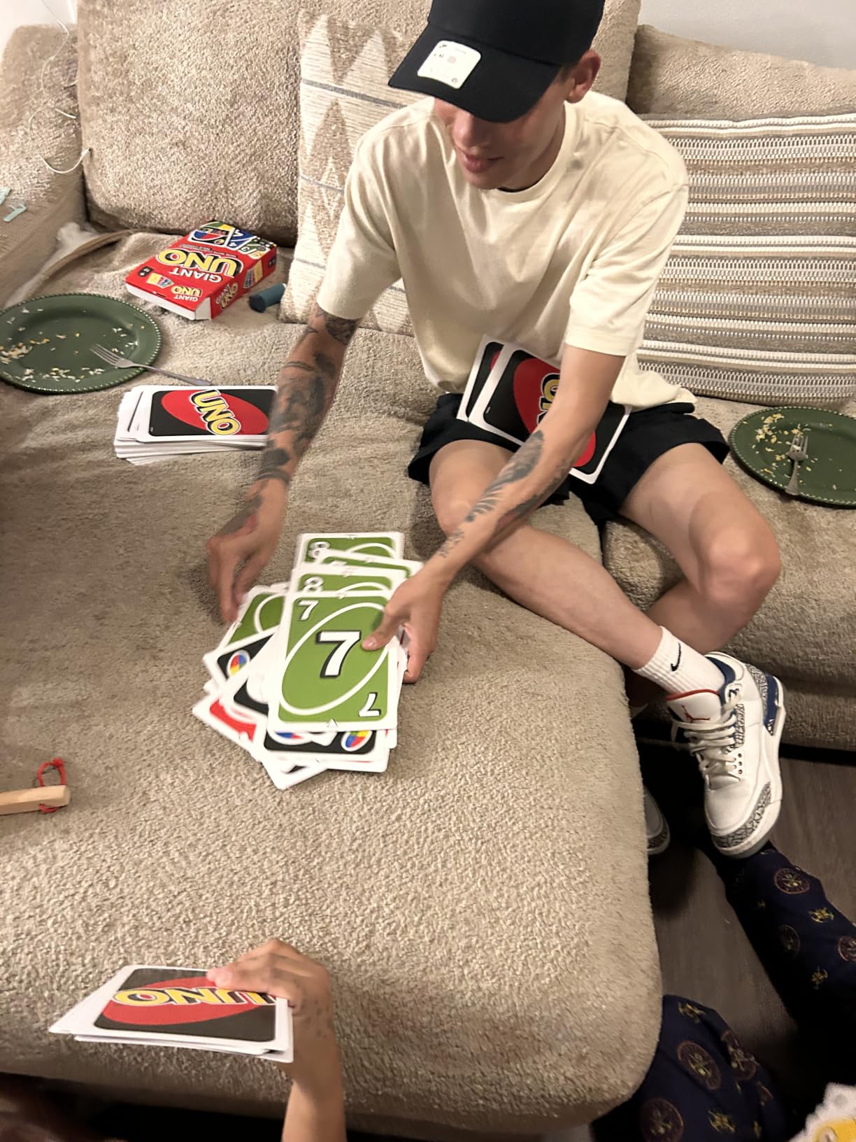 Mattel Games Giant UNO Card Game for Kid, Adult & Families, Color Blind Accessible & Customizable Large Deck customer photo 2