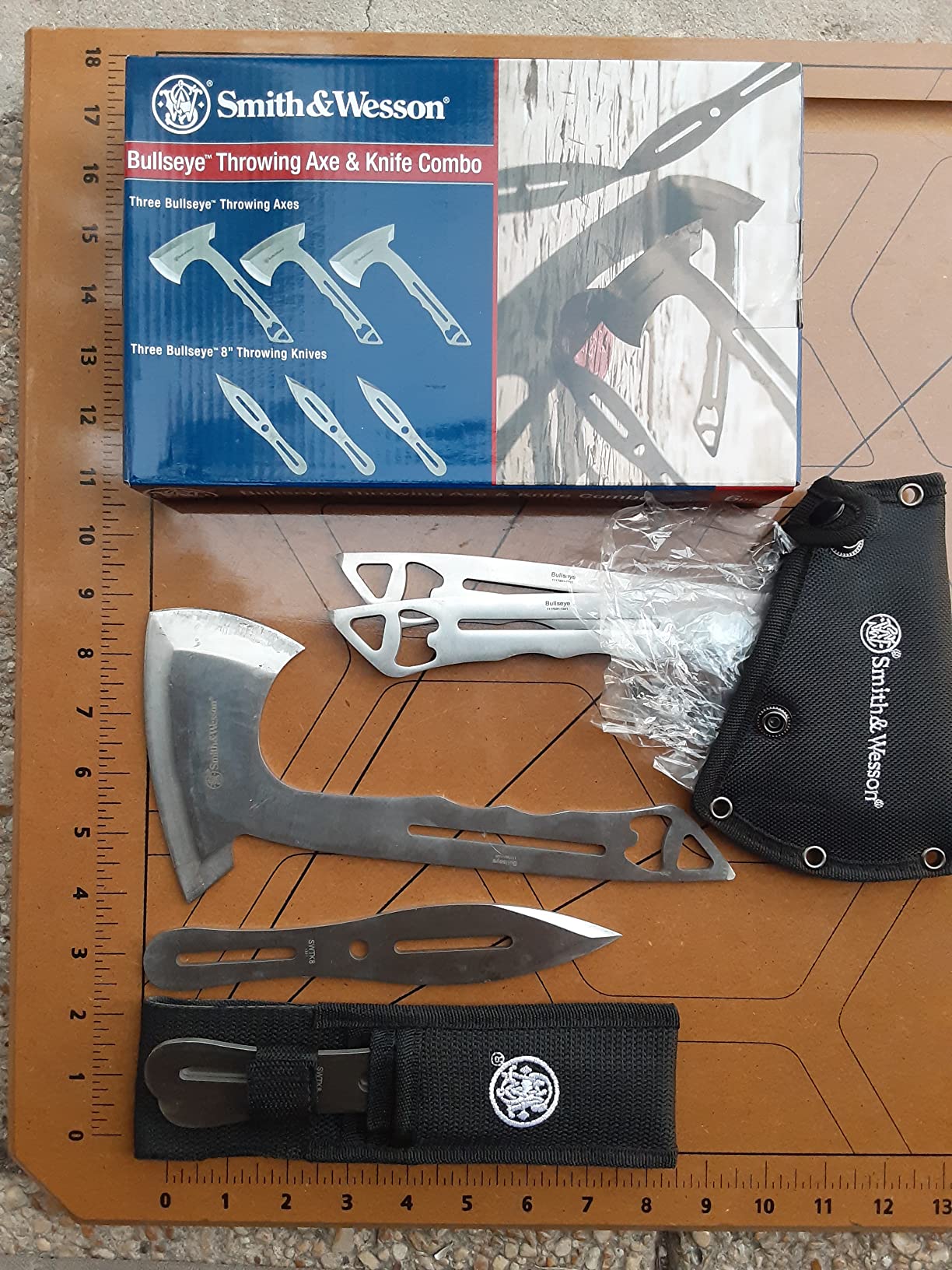 Smith & Wesson Bullseye Throwing Products with Full Tang Stainless Steel Design and Protective Nylon Sheaths for Recreation and Competition customer photo 2