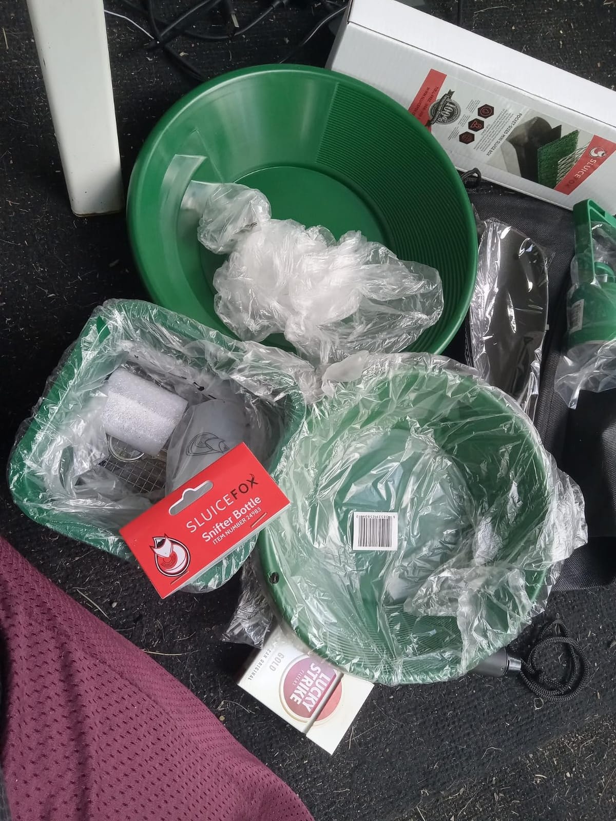 Compact Gold Prospecting Kit with 12
