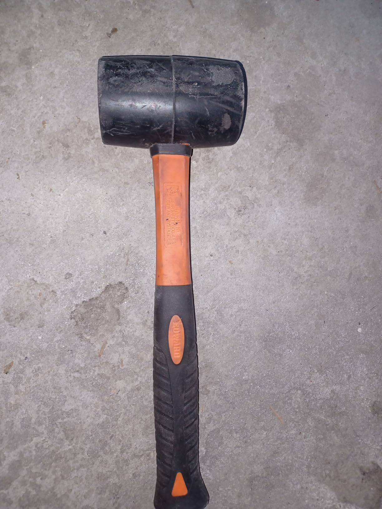 Edward Tools Rubber Mallet Hammer 16 oz - Durable Eco-friendly Rubber Hammer Head for Camping, Flooring, Tent Stakes, Woodworking, Soft Blow Tasks without Damage - Ergonomic Grip Handle customer photo 1