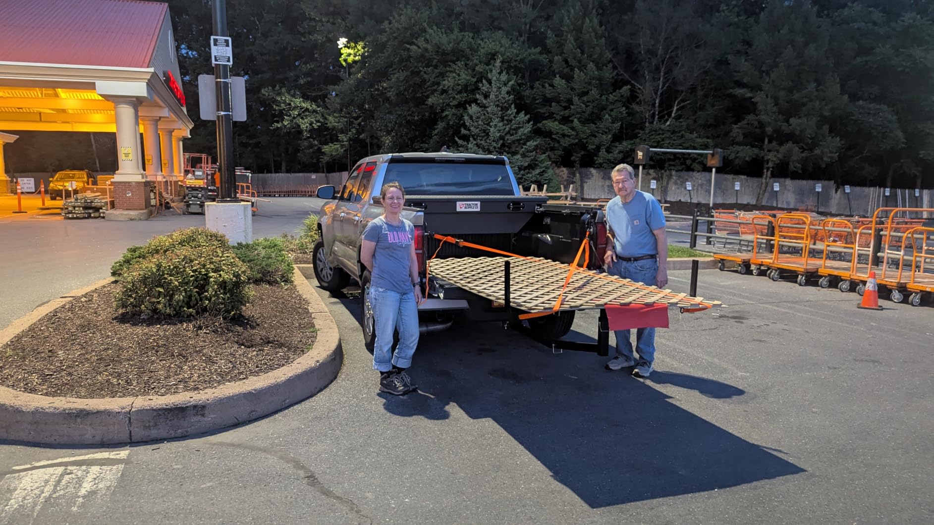 Mockins 750 Lbs Cap Truck Bed Extender Hitch Mount | 2-in-1 All-Weather Steel Canoe Rack & Kayak Trailer with Stabilizer & Straps customer photo 1