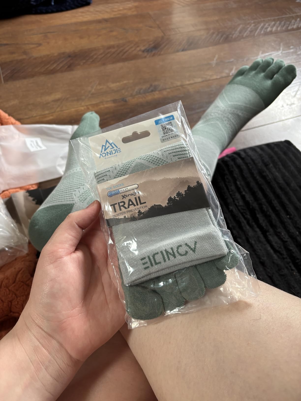 AONIJIE Toe Socks for Men and Women Athletic Hiking Coolmax Socks with toes - Soft Comfortable and Moisture Wicking customer photo 2