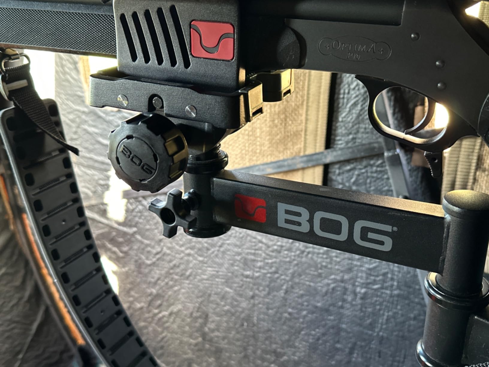 BOG DeathGrip 360 Chair with Lightweight Aluminum Construction, 4 Extendable Legs, DeathGrip Universal Gun Rest, 360 Adjustable Pivoting Seat, and Hands-Free Use During Hunting, Shooting, and Outdoors customer photo 1