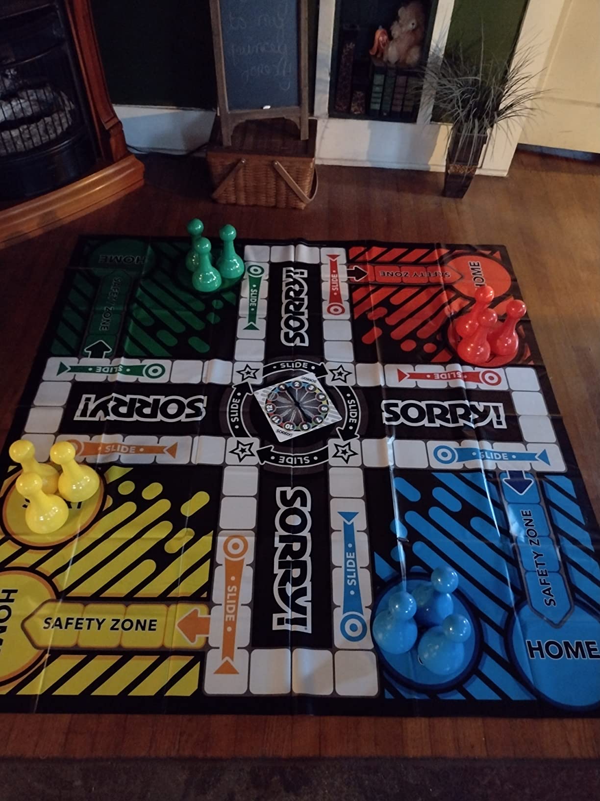 Spin Master Games Sorry! Giant Edition Classic Board Game for Kids | Classic Sorry! Game With A Giant Twist, Oversized Vinyl Gameboard, Active Indoor Or Outdoor Family Fun, 2-4 Players, Ages 6+ customer photo 2
