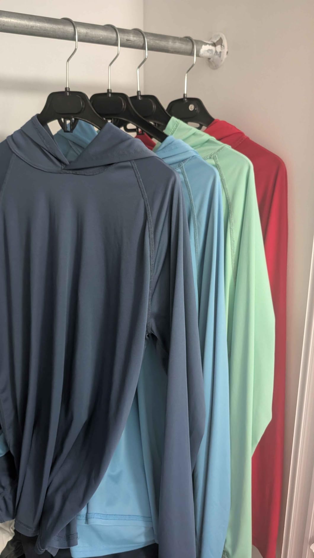 isnowood Sun Shirt UPF 50+ Men's Fishing Shirt Long Sleeve UV Protection Hoodie Rash Guard for Swimming Running Hiking Light customer photo 2