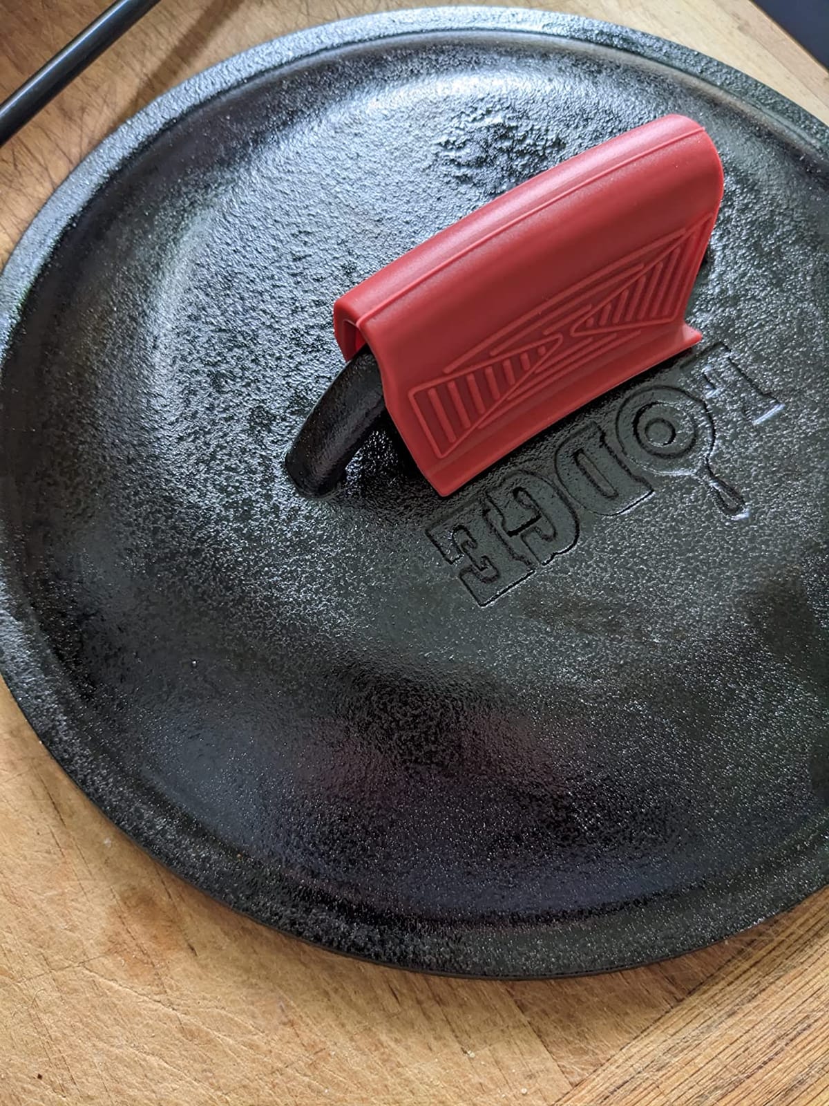 Dutch Oven Lid Lifter & Folding Lid Stand Set - Heavy-Duty Steel with Silicone Grips customer photo 2