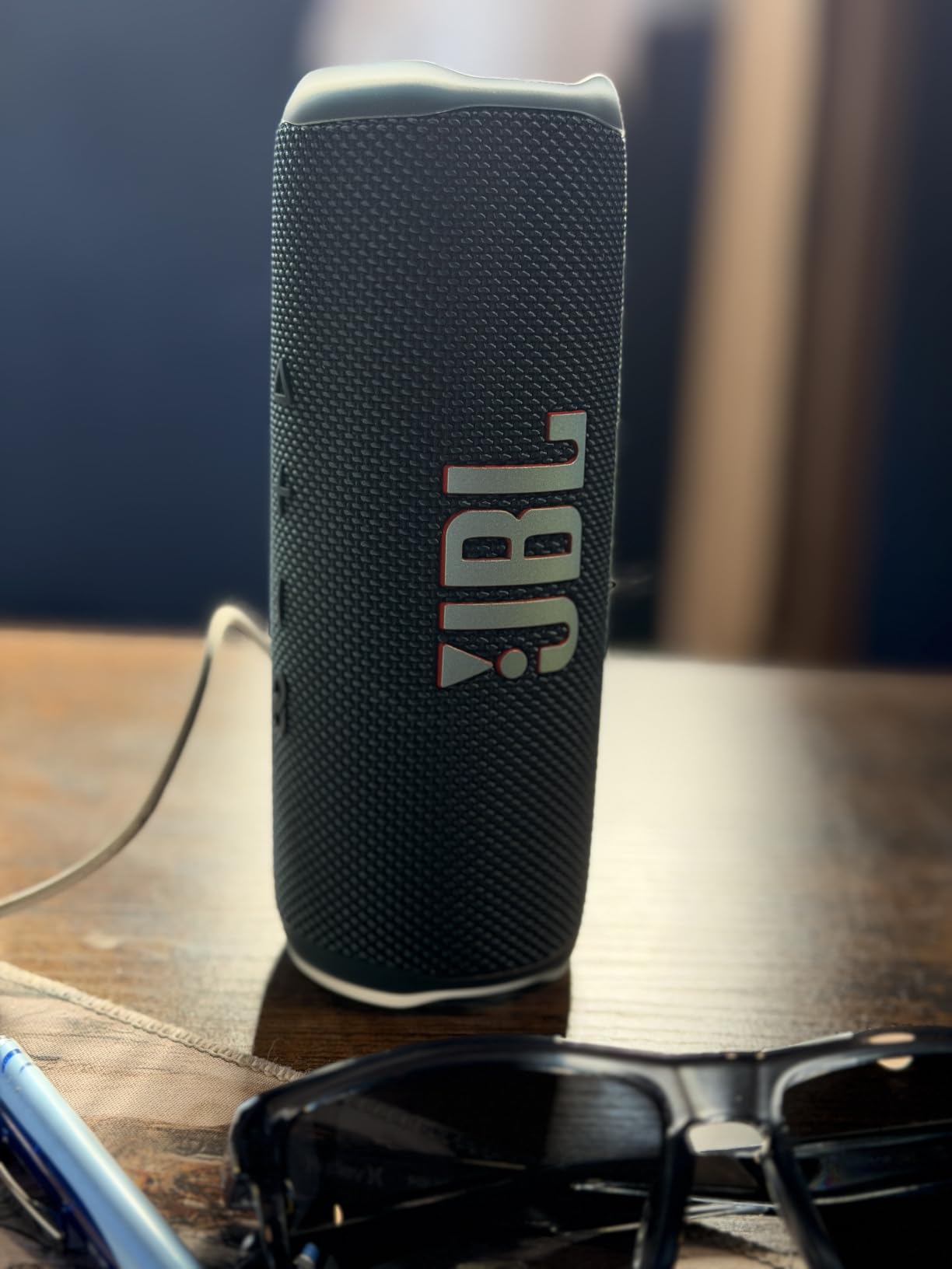JBL Flip 6 - Portable Bluetooth Speaker, powerful sound and deep bass, IPX7 waterproof, 12 hours of playtime, JBL PartyBoost for multiple speaker pairing for home, outdoor and travel (Blue) customer photo 1