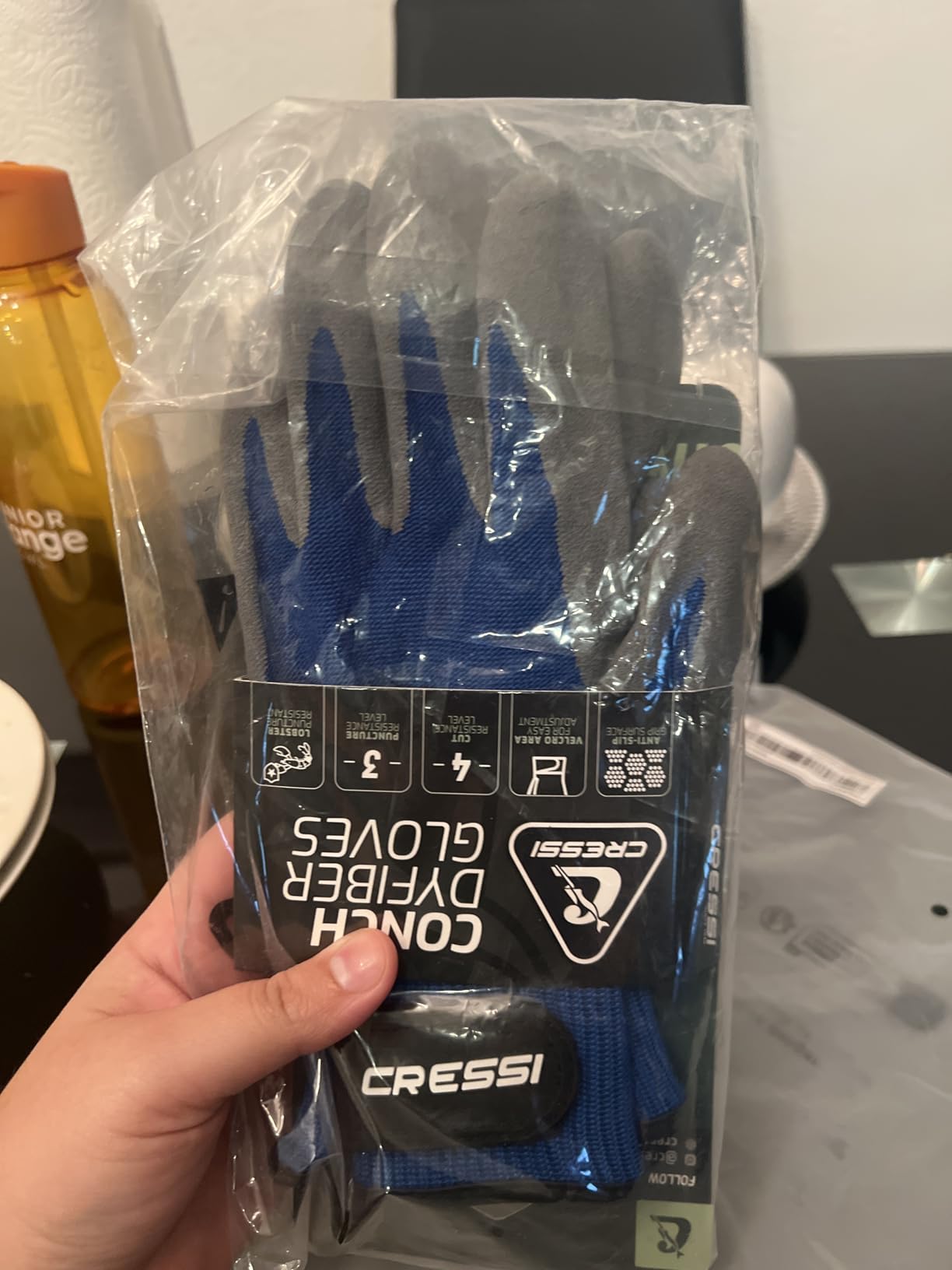 Cressi Conch Dyfiber Gloves - Protects Against Bumps and Scratches Without Losing Dexterity- Ideal for Spearfishing customer photo 1