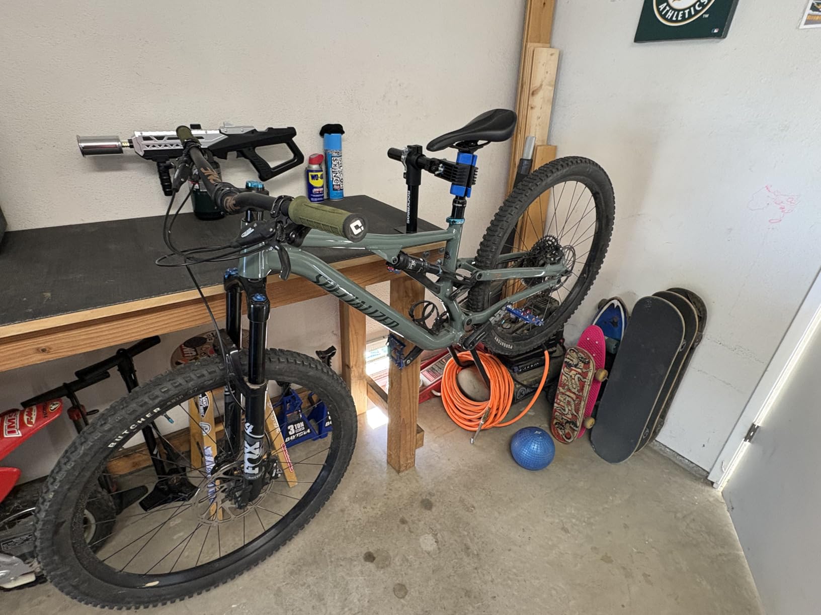 ROCKBROS Bike Repair Stand - Wall/Bench Mount, 44 lbs Capacity customer photo 1