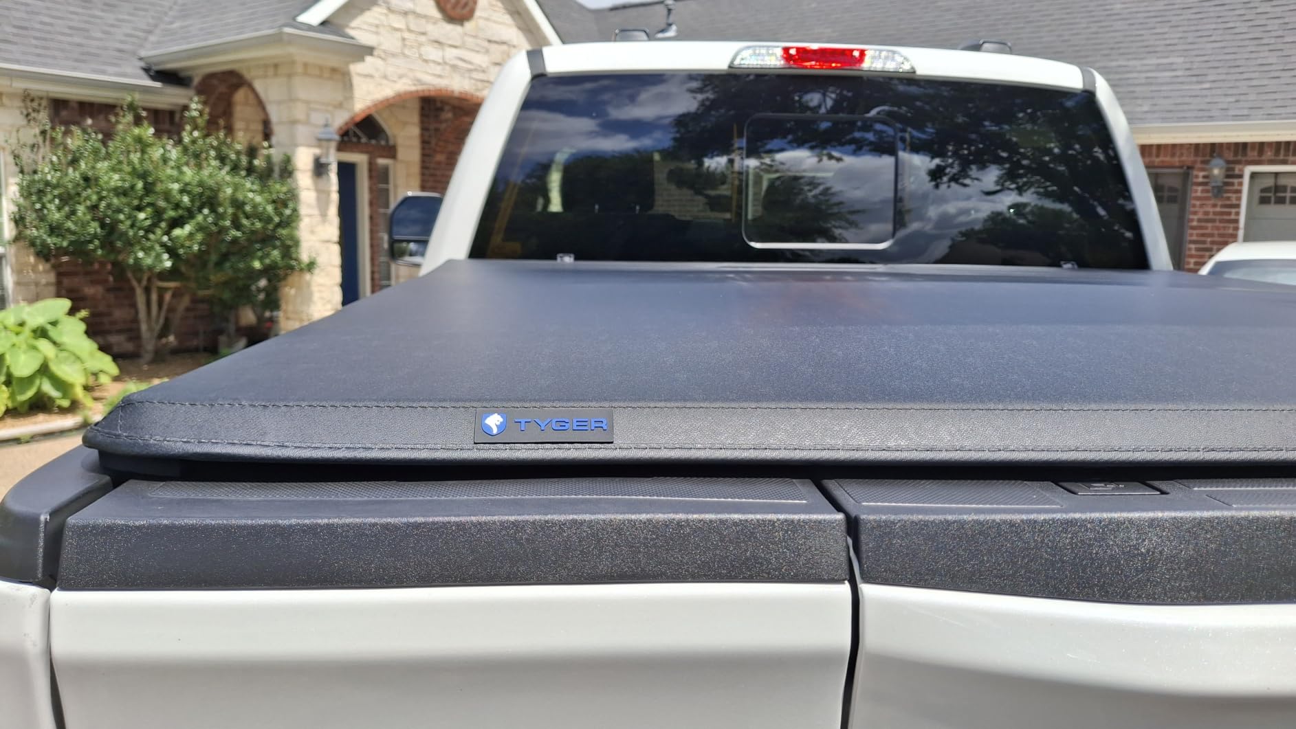 Tyger Auto T3 Soft Tri-fold Truck Bed Tonneau Cover Compatible with 2021-2026 Ford F-150; Lightning | 5.5' (67