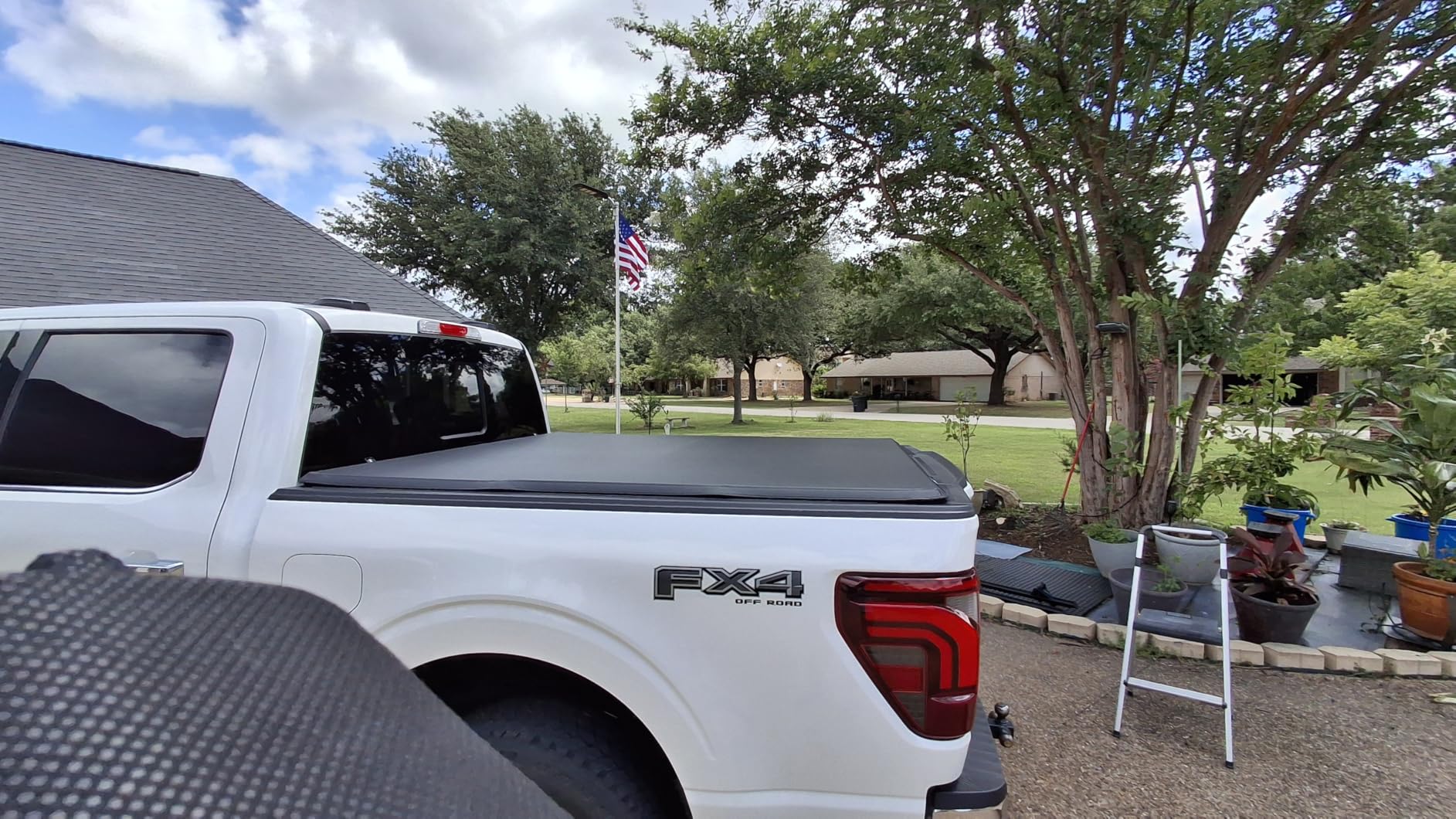 Tyger Auto T3 Soft Tri-fold Truck Bed Tonneau Cover Compatible with 2021-2026 Ford F-150; Lightning | 5.5' (67