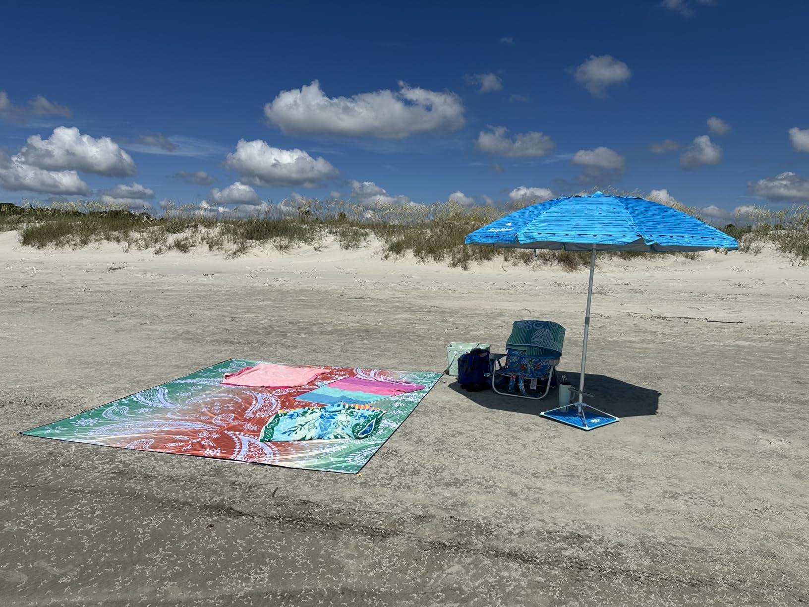 WIWIGO Beach Blanket Sandproof Extra Large Beach Mat Adults Waterproof Quick Drying Sand Free Mat Made By Premium Polyester with 4 Stakes & 4 Corner Pockets for Outdoor Travel Camping Hiking customer photo 2