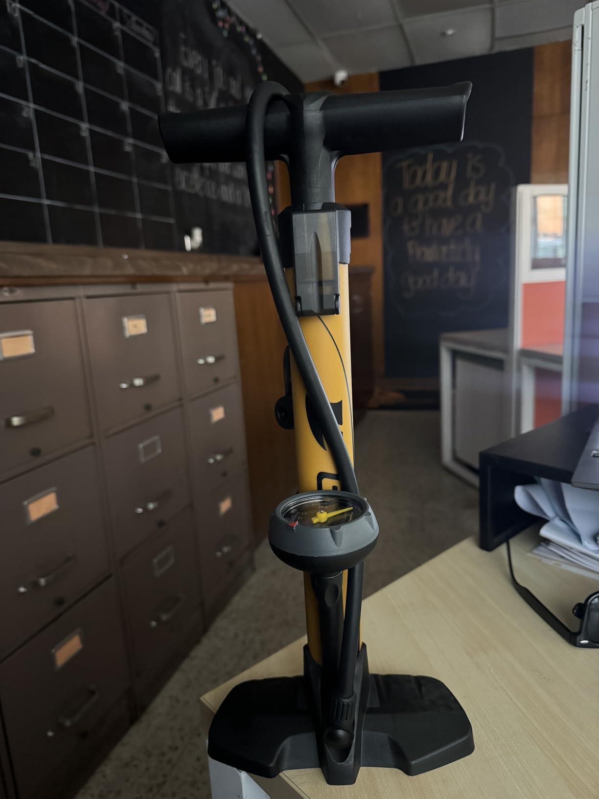 BV Bicycle Pump Durable Bike Floor Pump 17/24 inch Smart Valve Head, 160 psi, Auto Reversible Presta and Schrader customer photo 2
