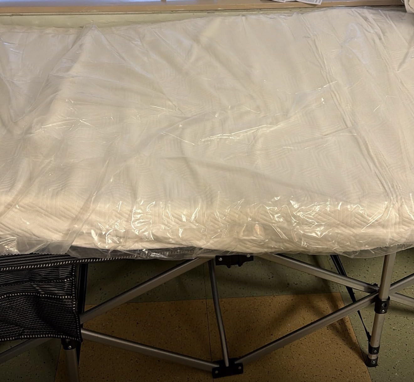 ABORON Extra Wide 28-Inch Folding Camping Cot for Adults with Mattress | 440 lbs Capacity Heavy-Duty Steel Frame, 1200D Oxford, Quick-Folding, Removable Mat And Carry Bag For Camping and Travel customer photo 1