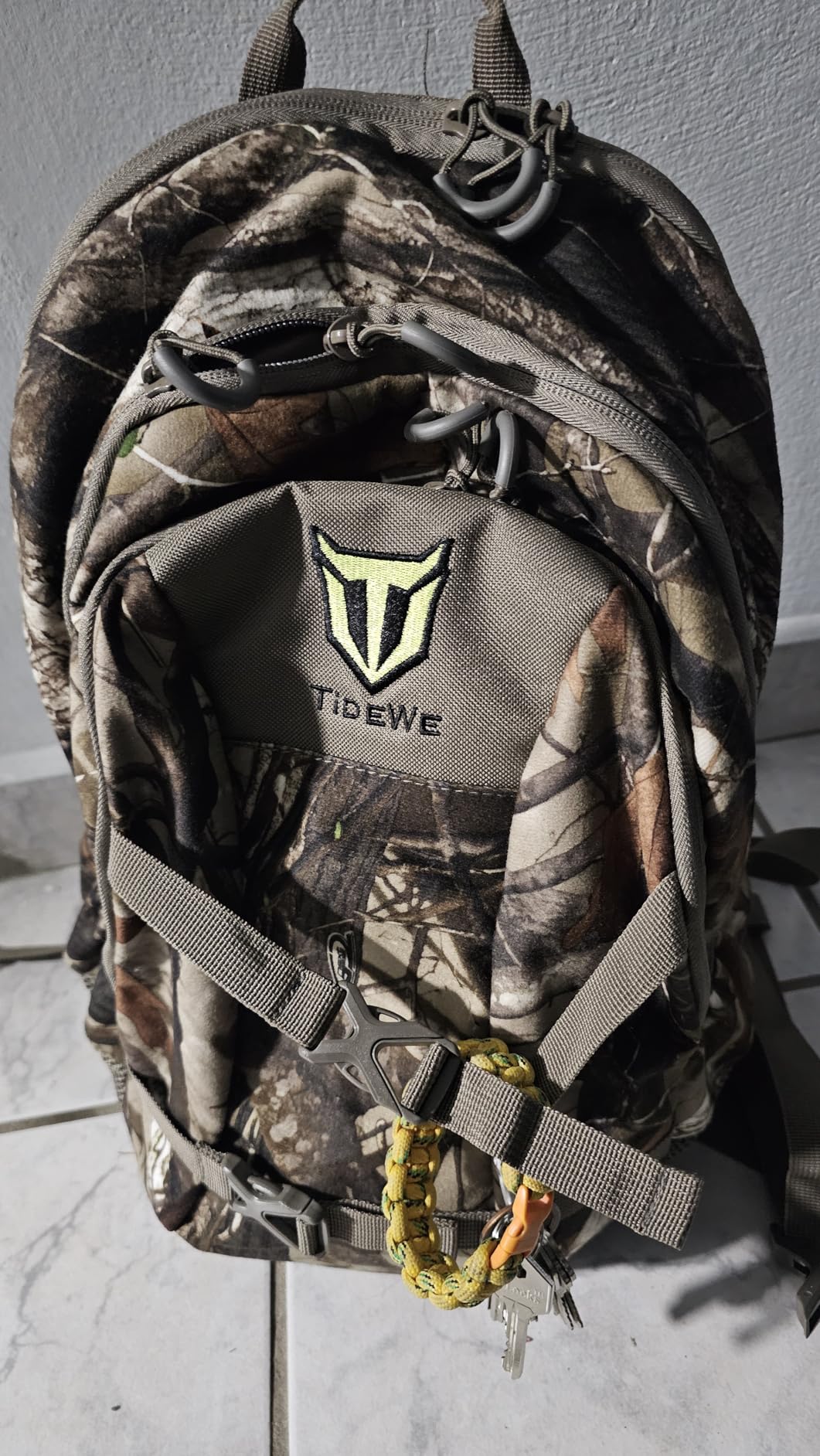 TIDEWE 25L Camo Backpack for Men, Lightweight Outdoor Hiking Daypack | Rain Cover, 1.65lb Lightweight, 600D Fabric, Bow & Tree Stand Carry, Multi-Pocket Storage, Padded Back, Next Camo G2 customer photo 1