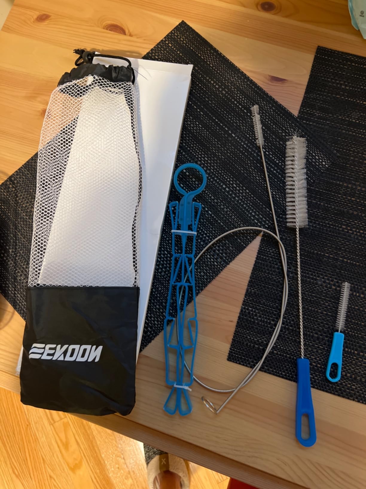 Feekoon Reservoirs Backpack Hydration Bladder Cleaning Kit | Flexible Long Brush for Hose, Small Bite Valve and Big Brush, Drying Collapsible Bladder Frame, Carrying Pouch customer photo 1