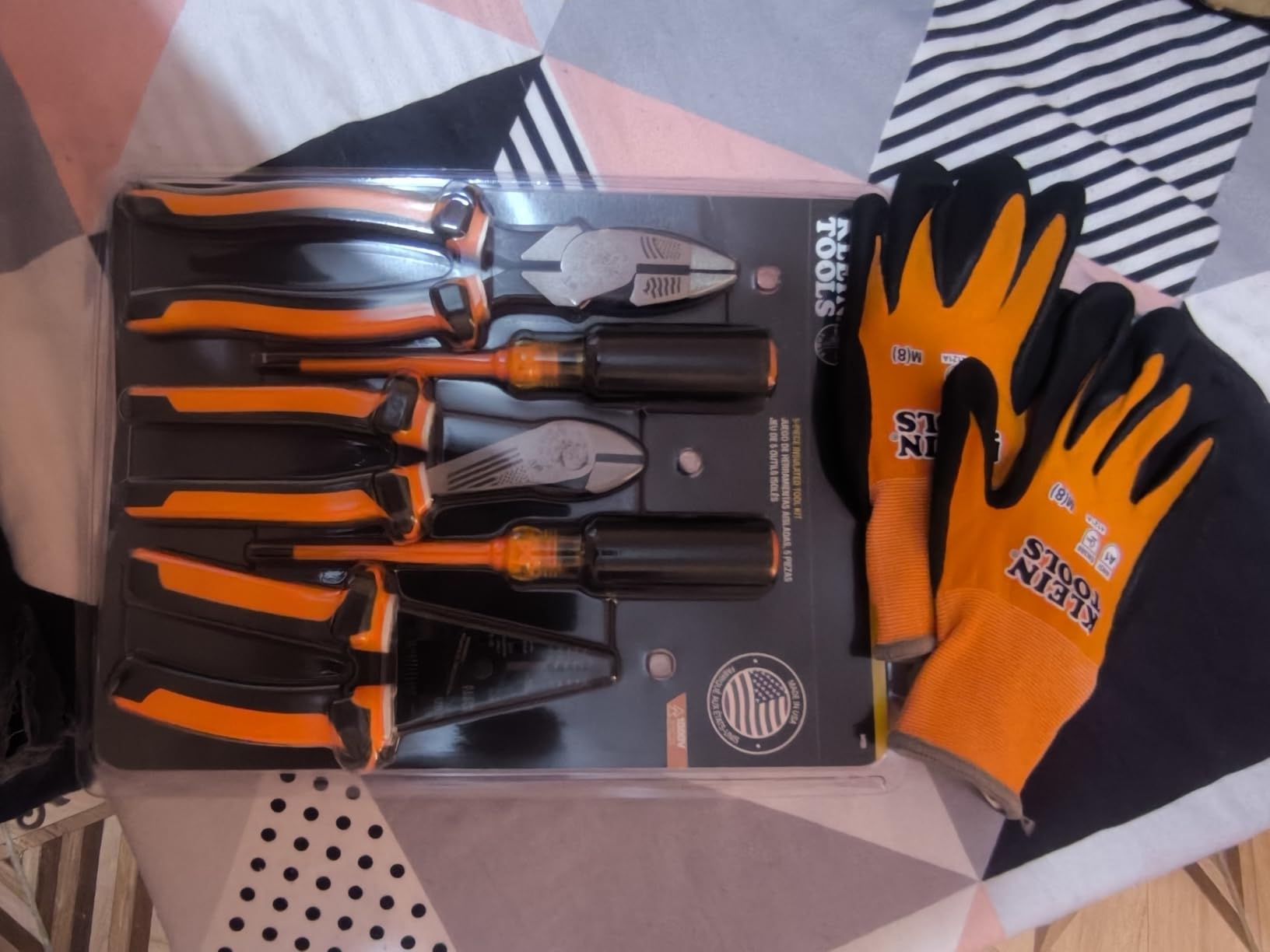 KLEIN TOOLS 60582 Work Gloves, Knit Dipped Cut Resistant ANSI A1 Nitrile Coated Gloves, Nylon-Spandex, Touchscreen Capable, X-Large, 2-Pair customer photo 1