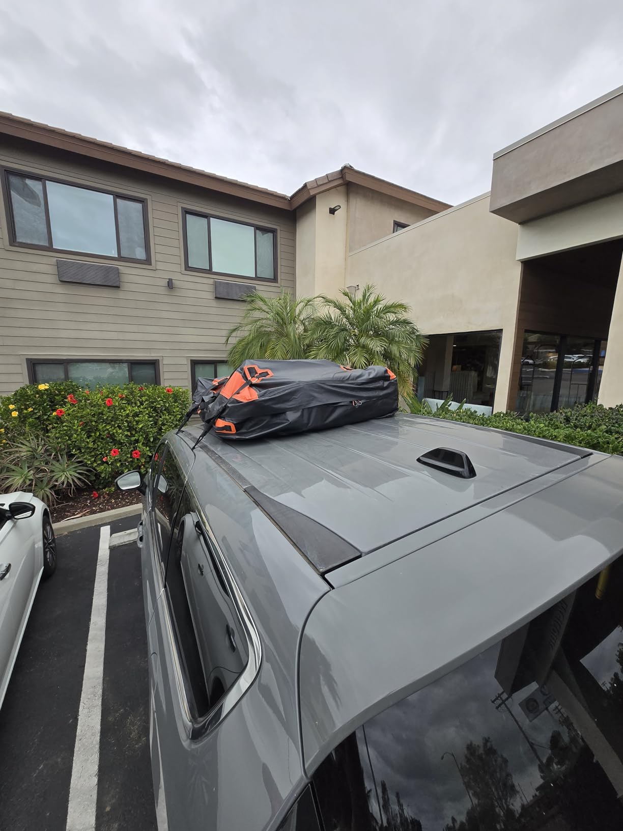 Car Rooftop Cargo Carrier Bag 20 Cubic Feet, 100% Waterproof Roof Bag Top Luggage Carrier for Any Vehicles with/without Rack Cross Bar, Includes Anti-Slip Mat +4 Door Hooks +Storage Bag +Lock customer photo 1