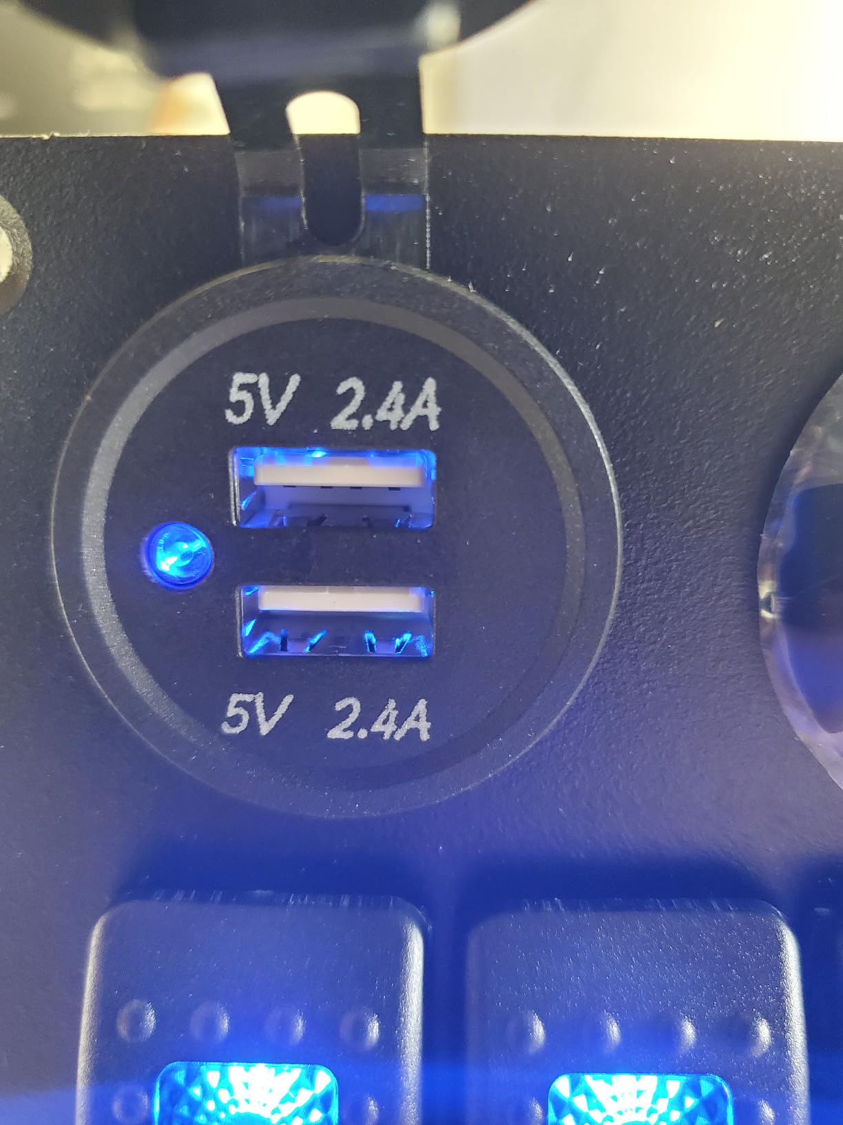 Waterproof Marine Switch Panel, 5 Gang Rocker Switch Panel 12V/24V Aluminum for Boat, 4.8A Dual USB Port, Cigarette Lighter Socket, LED Voltmeter, Pre-Wired 12 Volt Switch Panel for RV, Truck, Yacht customer photo 2