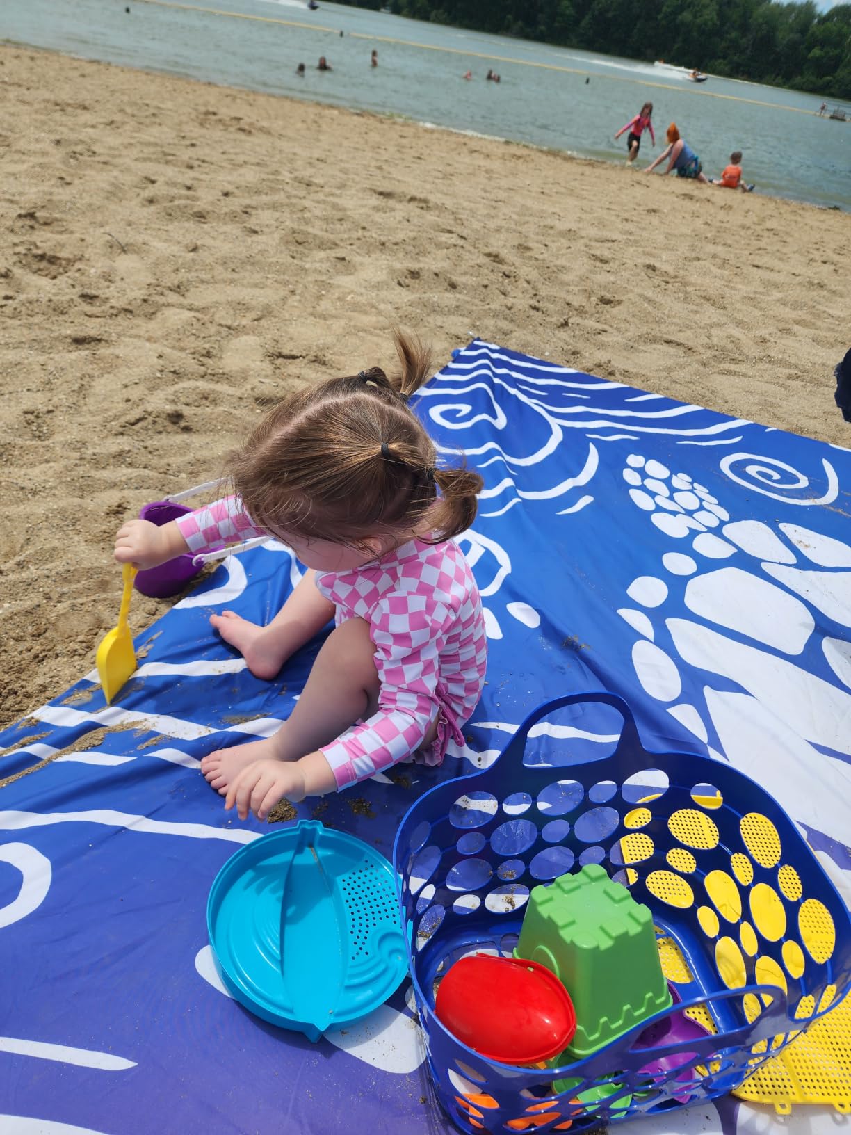 WEKAPO Beach Blanket Waterproof Sandproof Oversized Extra Large Sand Free Beach Mat with Stakes, Storage Bag - Essentials for Outdoor Beach, Picnic (Sea Turtle, 8 X 7 FT (1~4 Person)) customer photo 1