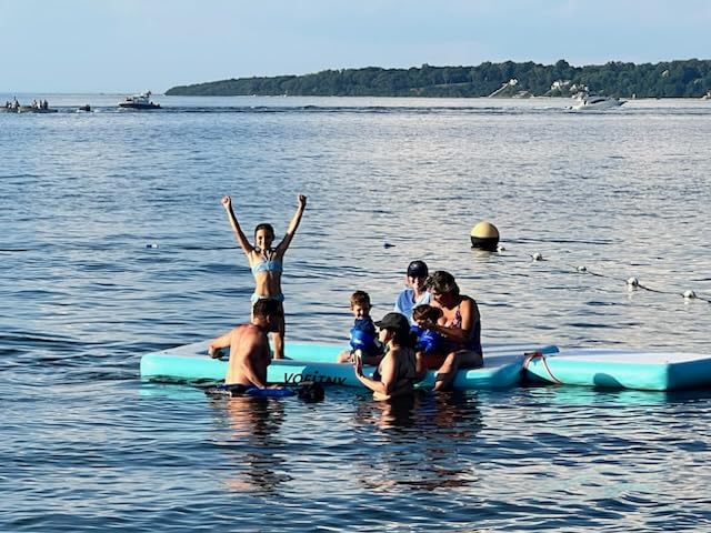 VOFiTNY Inflatable Floating Dock, Swim Platform Floating Dock for Lakes, Lake Floats for Adults, Island Raft Mat for Lake Beach Ocean, Non-Slip Surface customer photo 2