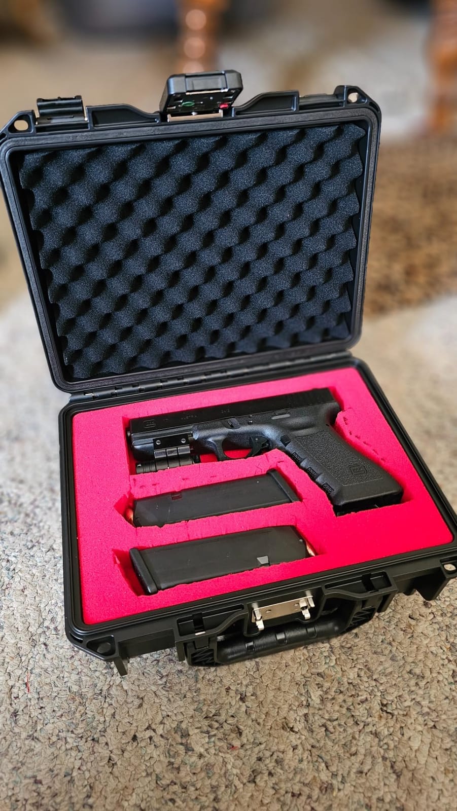 Kinghardcase Hard Pistol Case, Waterproof Shockproof Lockable Handgun Case with Foam, TSA Compliant Travel Case for Semi-Auto Pistols and Revolvers customer photo 1