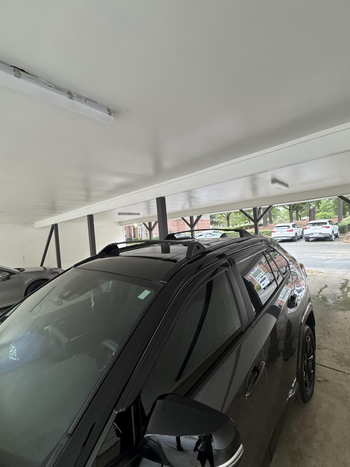 VEVOR Universal Roof Rack Cross Bars, Aluminum Roof Rack Crossbars, Fit Grooved Side Rail without Gap, 90KG Load Capacity, Adjustable Crossbars with Locks for SUV, Sedan, Van customer photo 1