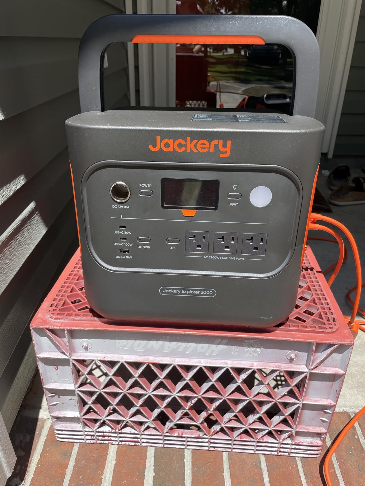 Jackery Explorer 2000 v2 and 2x200W Solar Panels 2042Wh 2200W AC Output customer photo 2